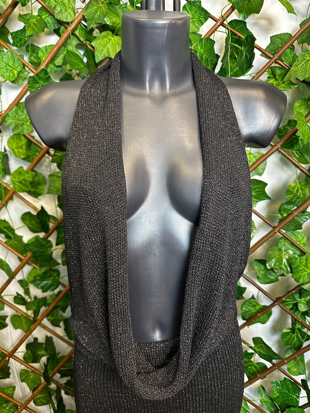 Vestito lungo estivo con la scollatura profonda e la schiena scoperta