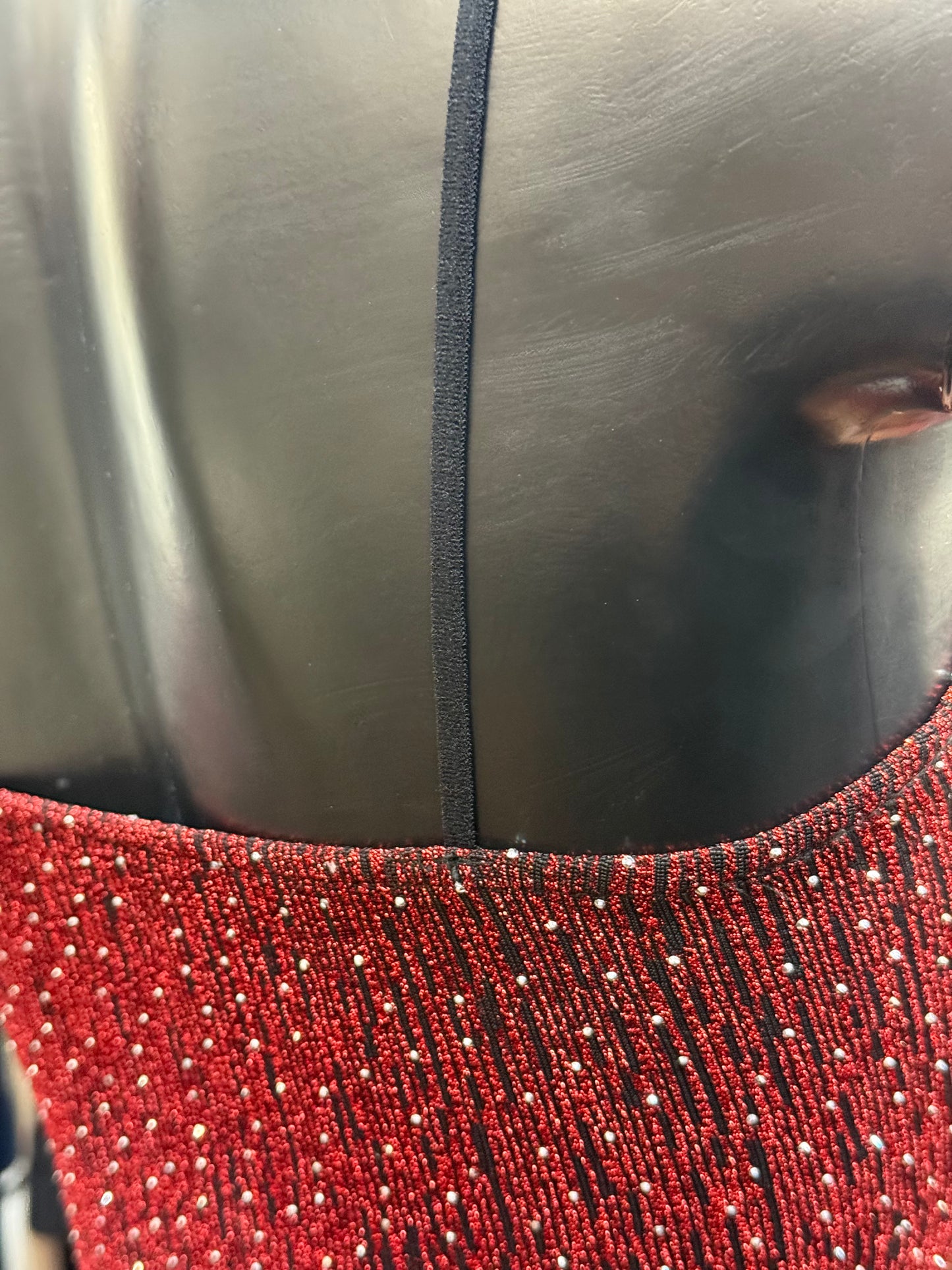 Mini-abito aderente cut-out con drappeggio e strass – CRIMINE PASSIONALE ❤️‍🔥💎