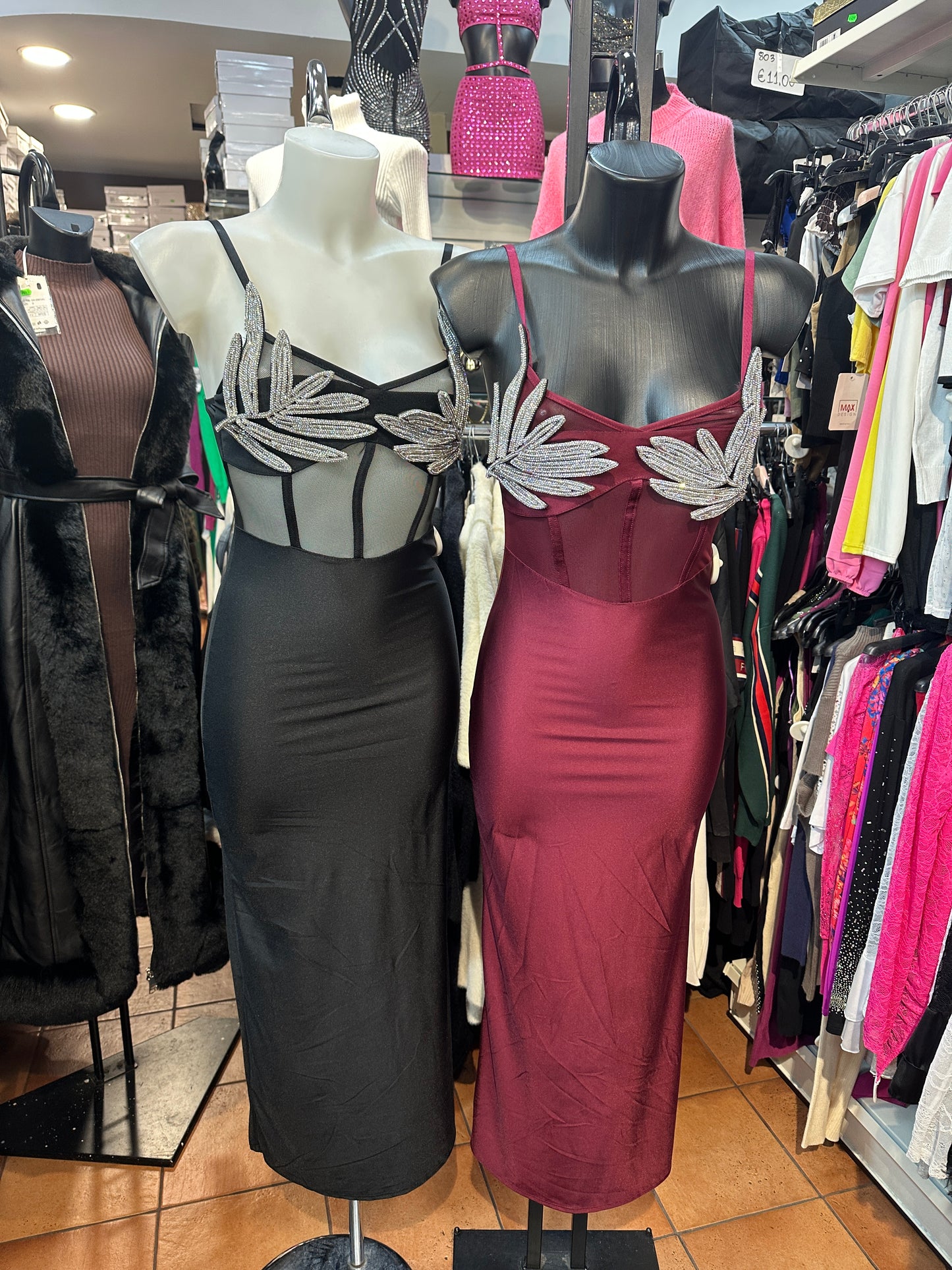 Abito lungo con inserti trasparenti e spacco – DESIDERIO INVISIBILE 🖤🍷