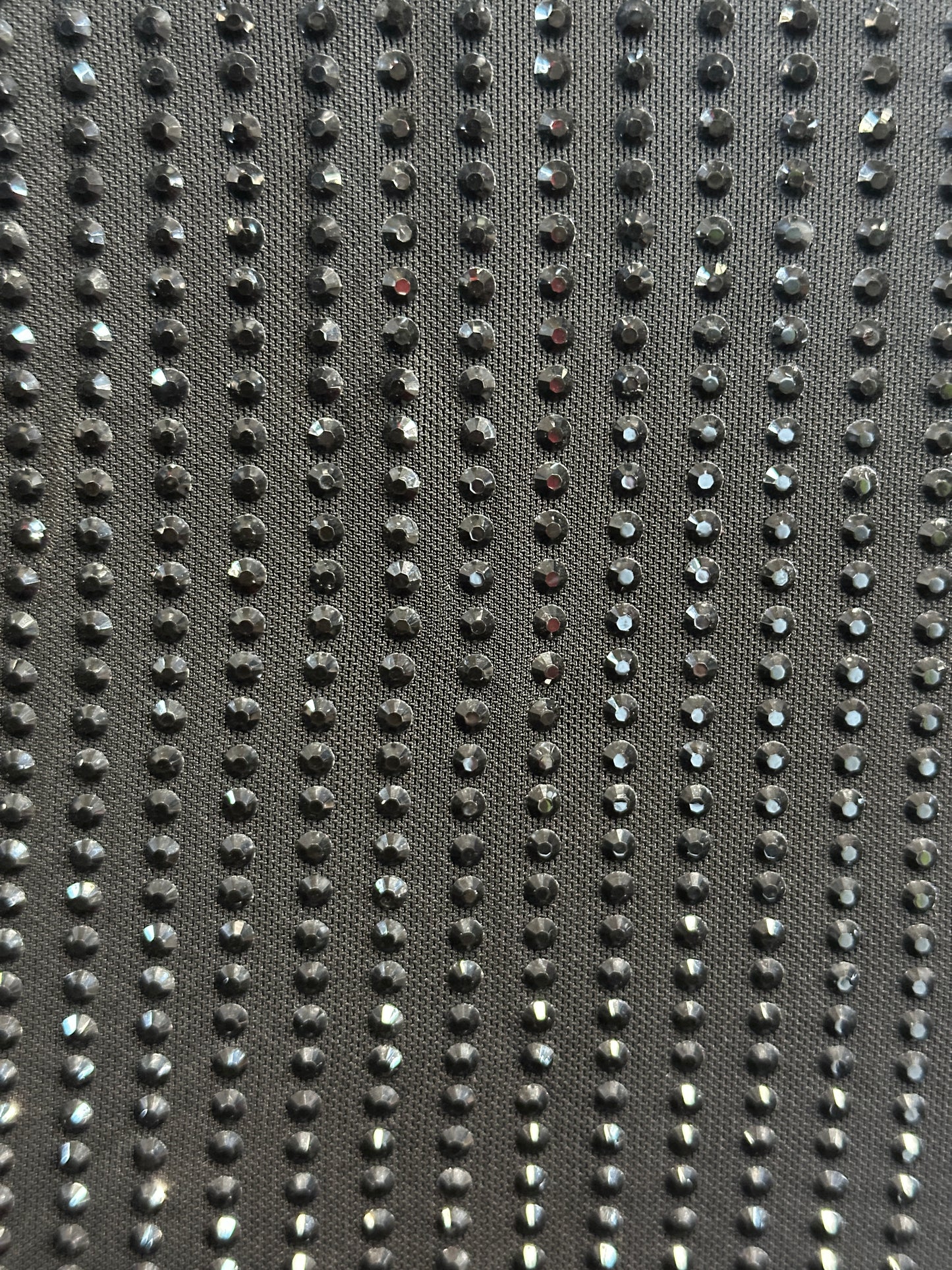 Abito lungo con strass e cut-out – LUCE IPNOTICA