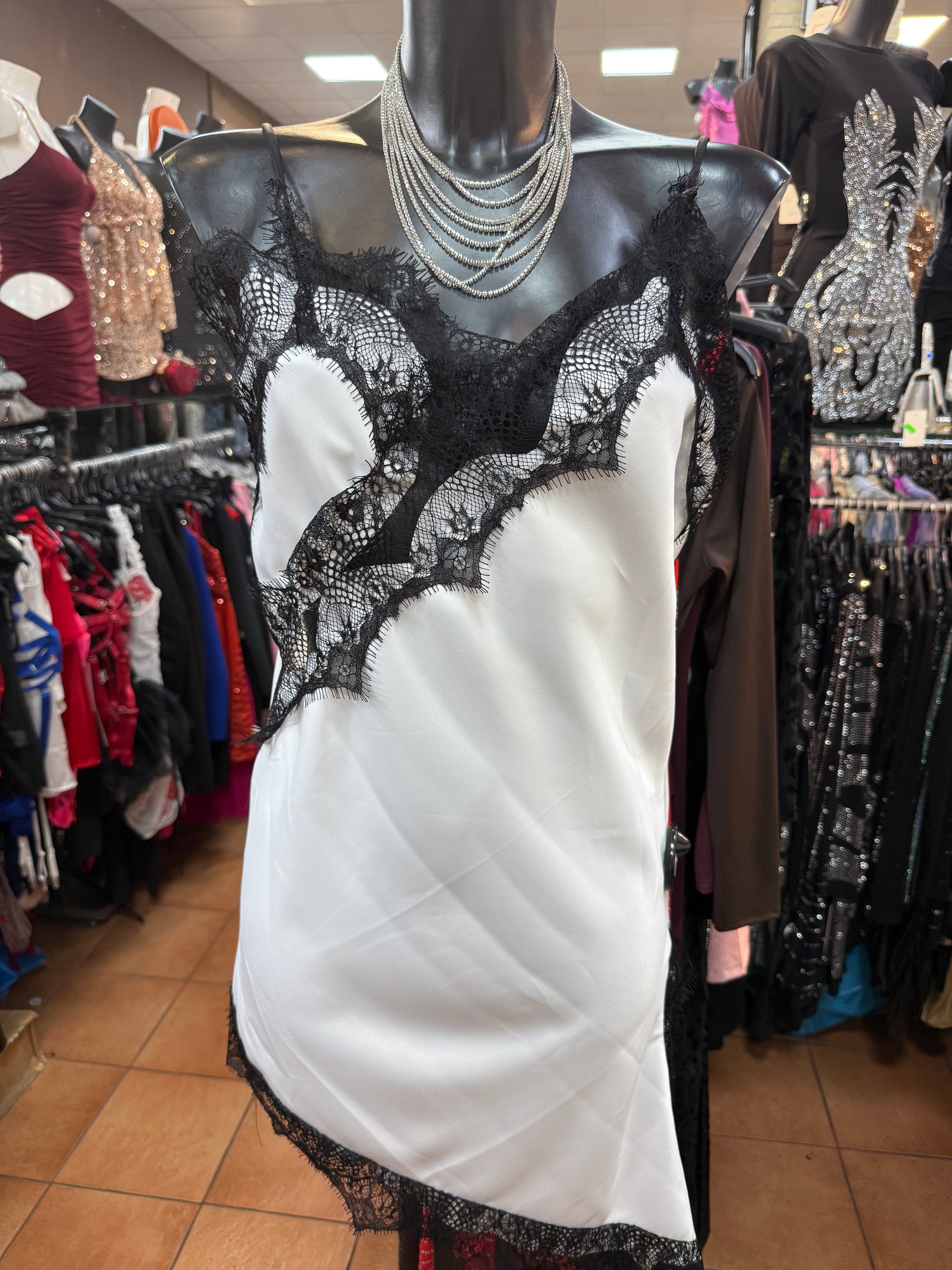 Vestito con pizzo