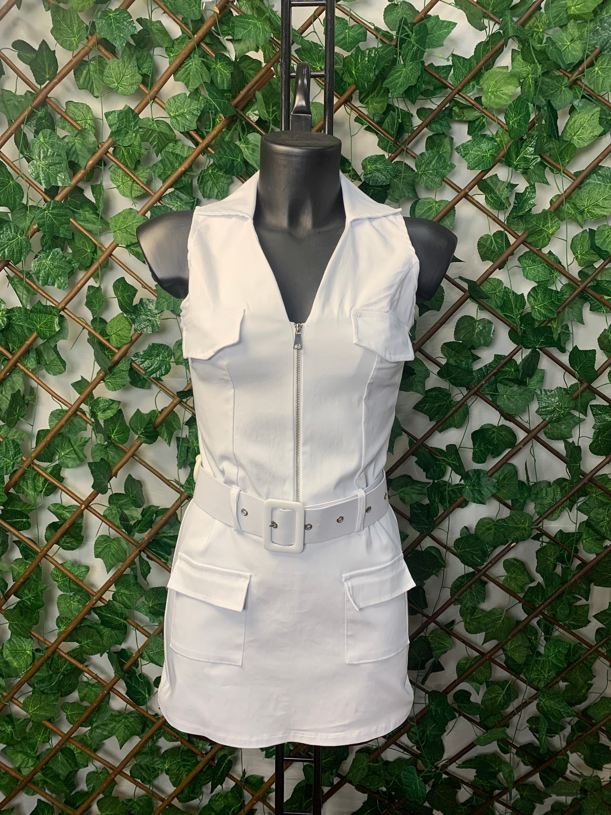 VESTITO MILITARE – STREET CHIC CON CINTURA UTILITY 🤍