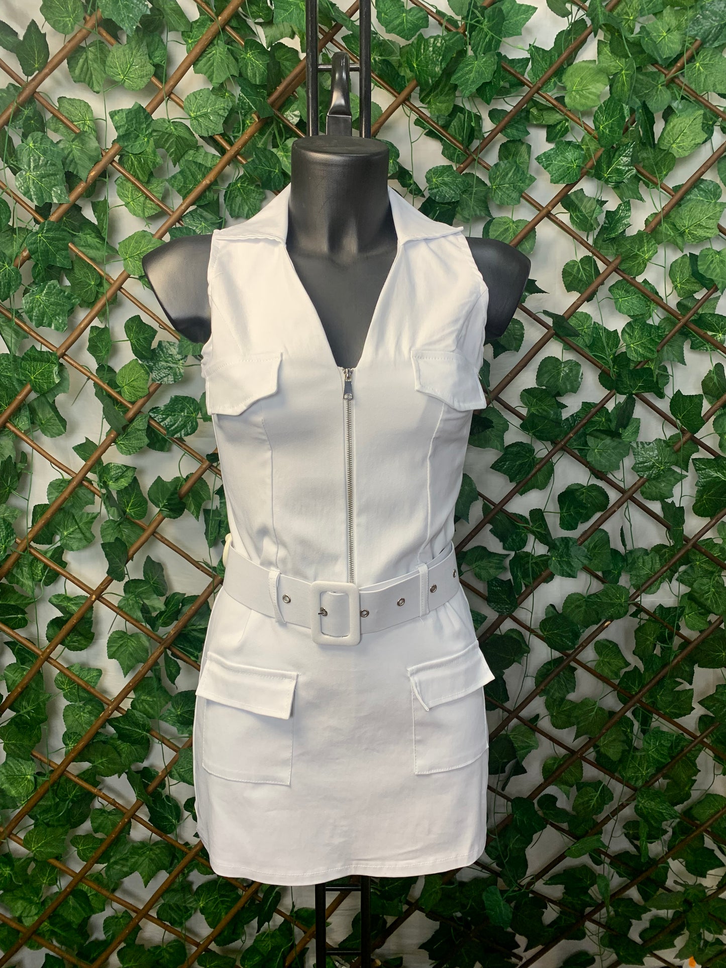 MILITARY DRESS – STREET CHIC WITH UTILITY BELT 🤍