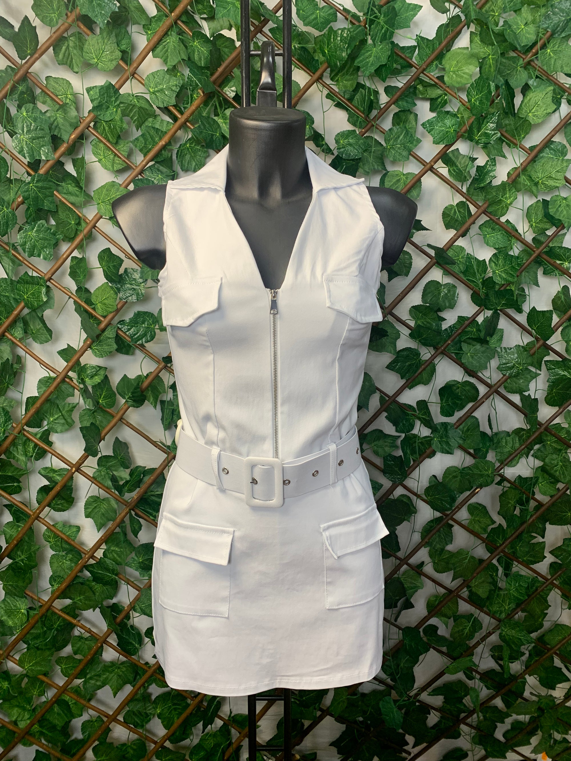 VESTITO MILITARE – STREET CHIC CON CINTURA UTILITY 🤍