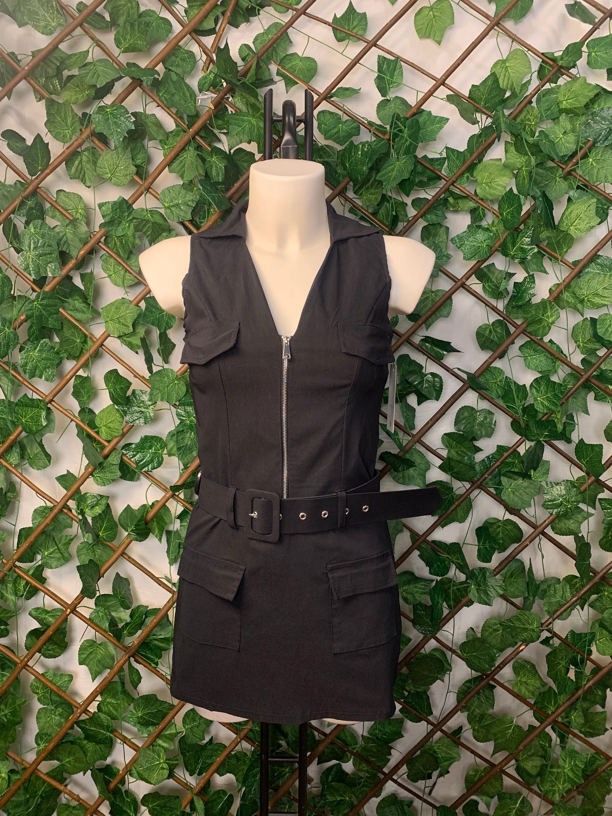 VESTITO MILITARE – STREET CHIC CON CINTURA UTILITY 🤍