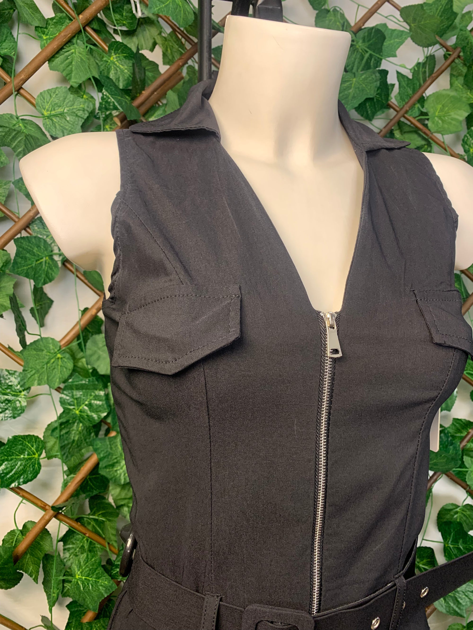 VESTITO MILITARE – STREET CHIC CON CINTURA UTILITY 🤍