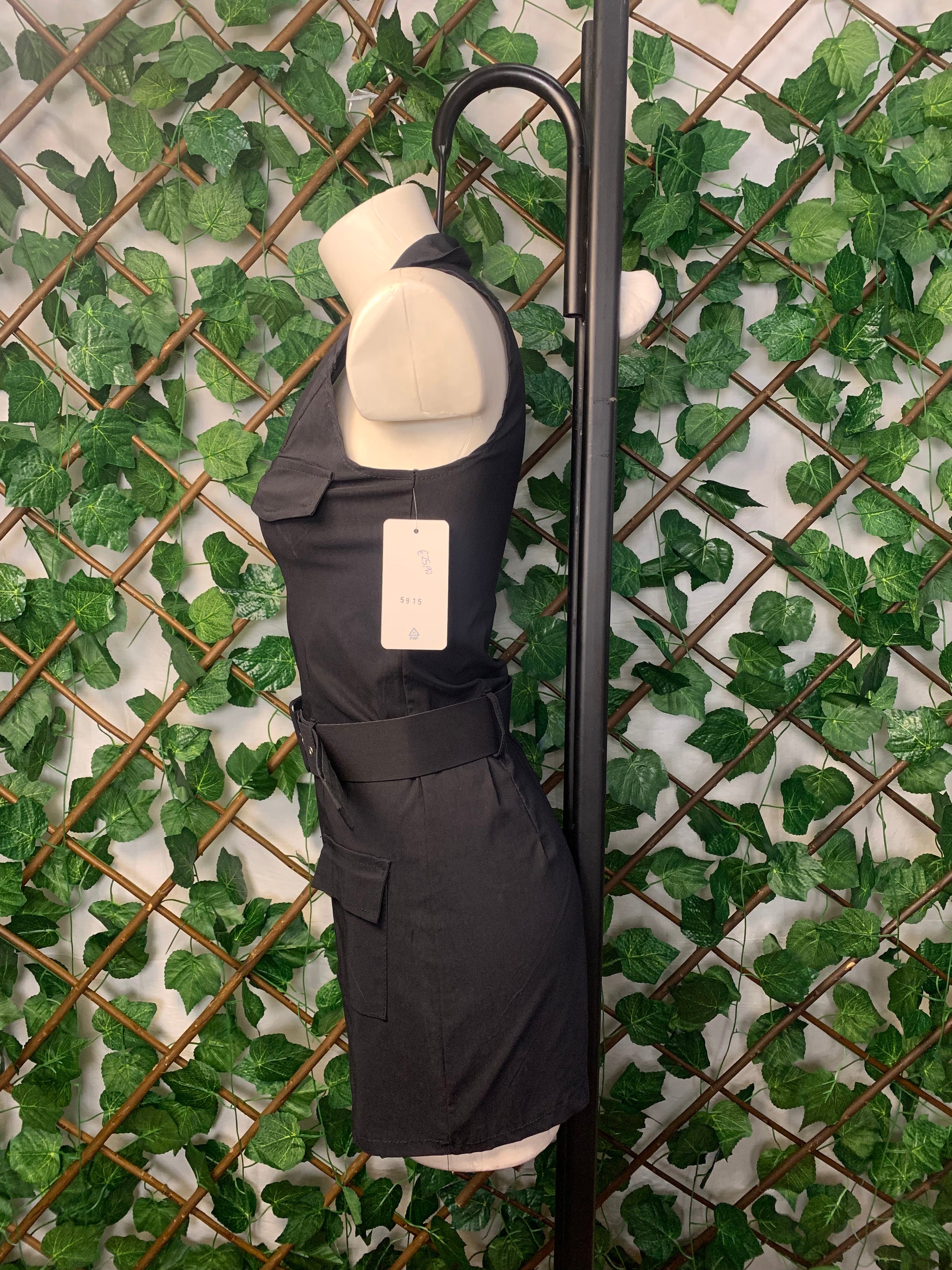 VESTITO MILITARE – STREET CHIC CON CINTURA UTILITY 🤍