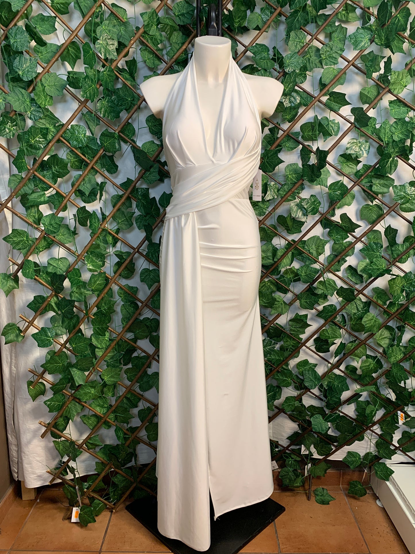 Vestito lungo con nodo sul davanti