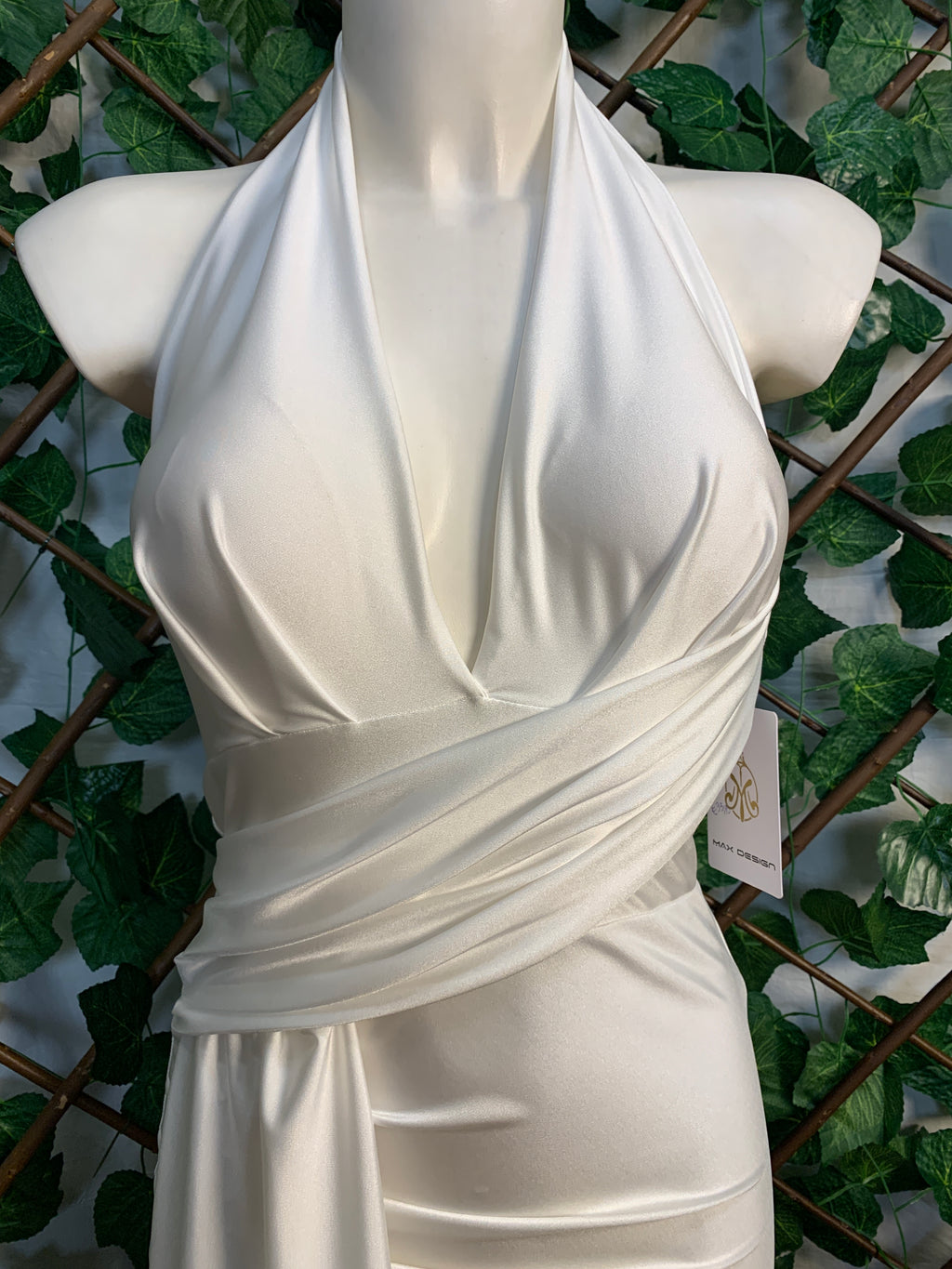 Long dress with knot on the front