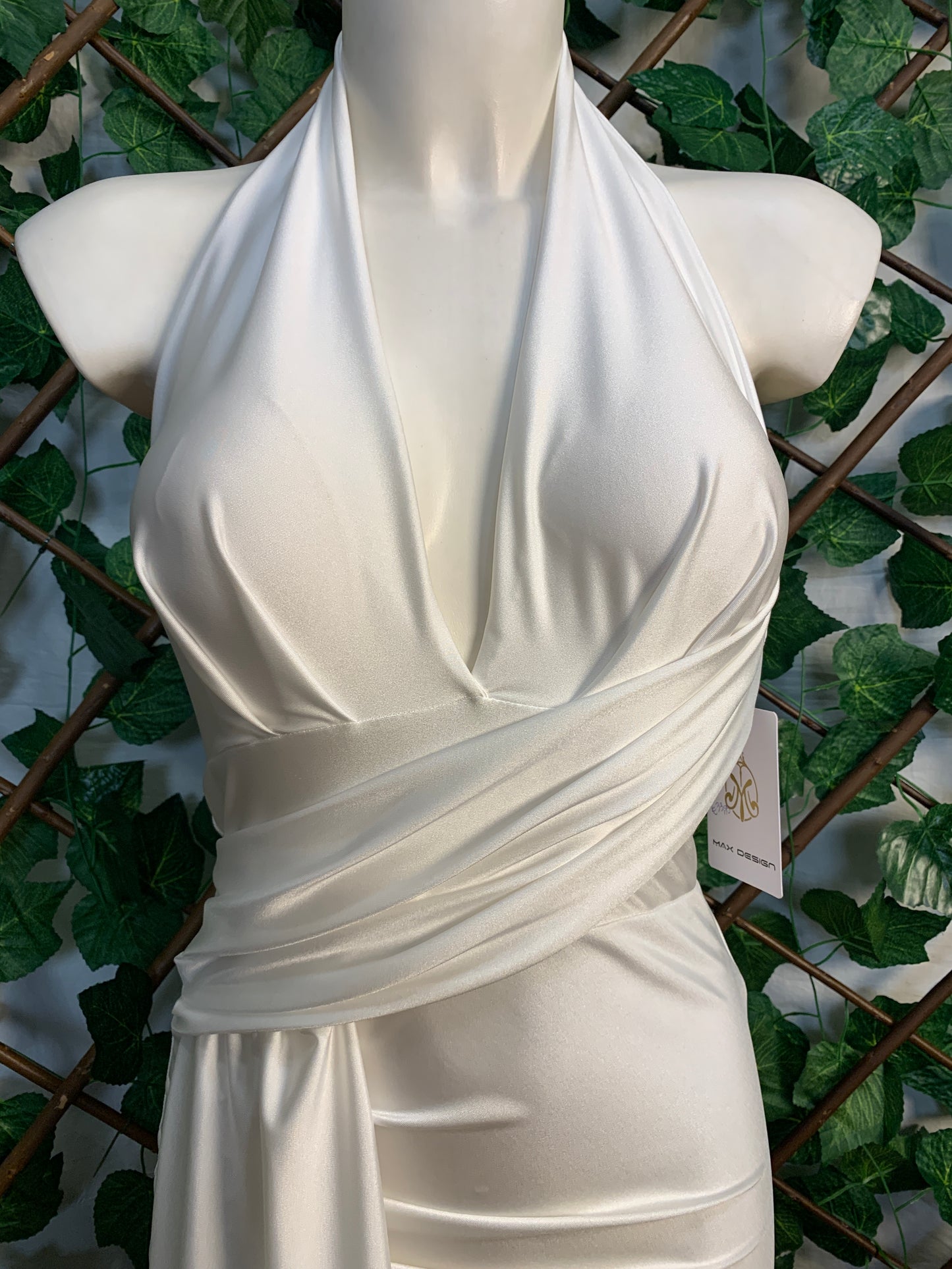 Vestito lungo con nodo sul davanti