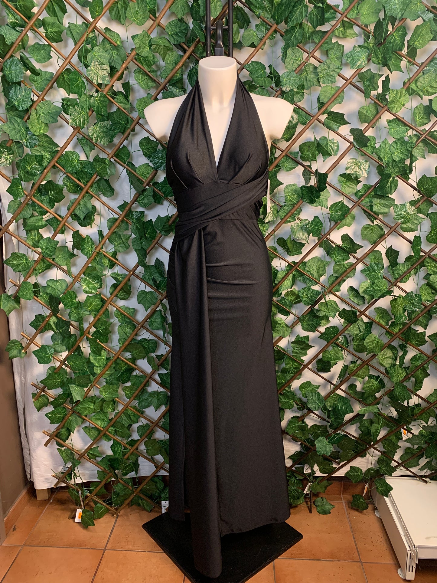 Vestito lungo con nodo sul davanti