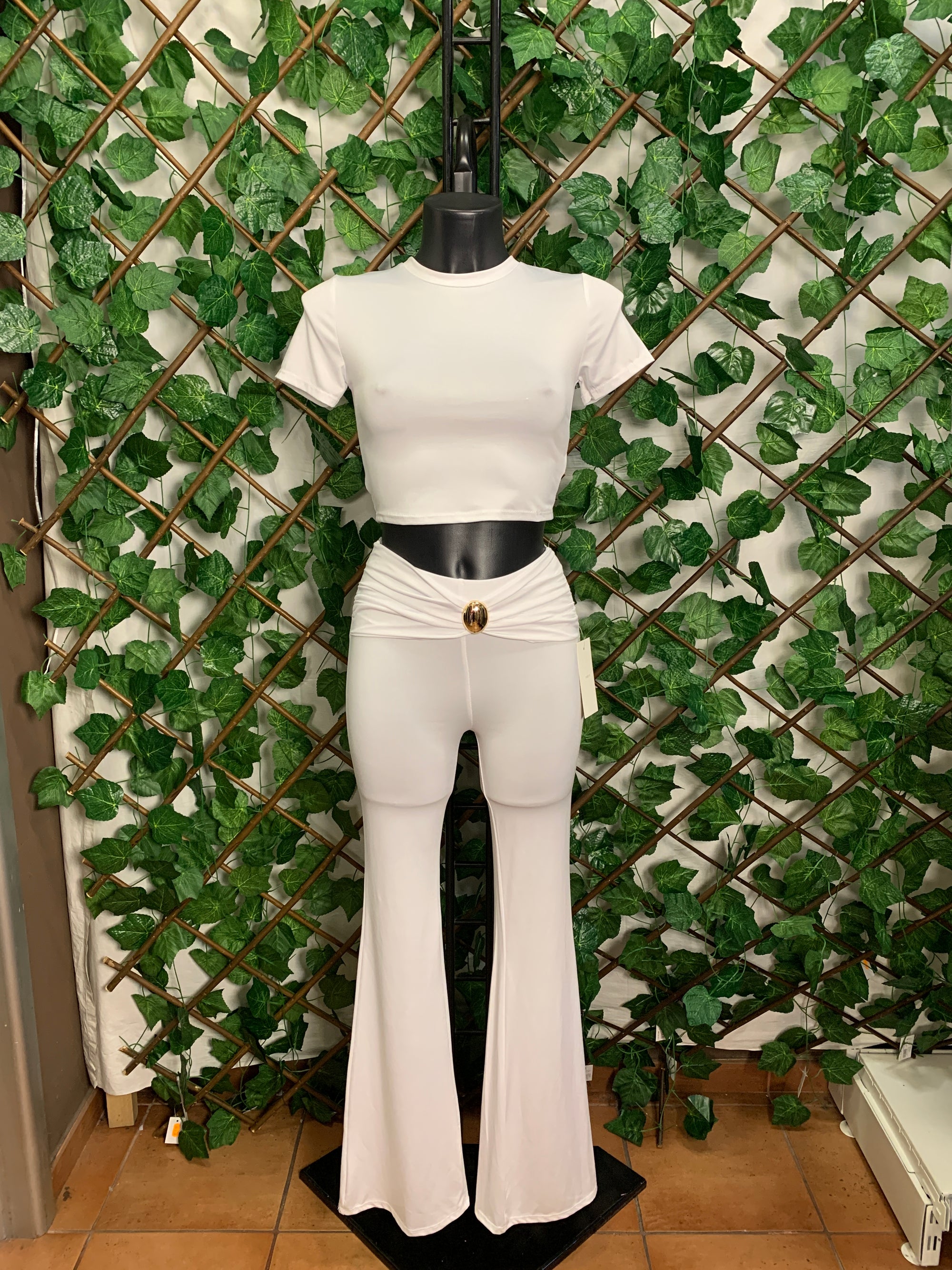 Completo Crop Top e pantalone a zampa con dettaglio dorato