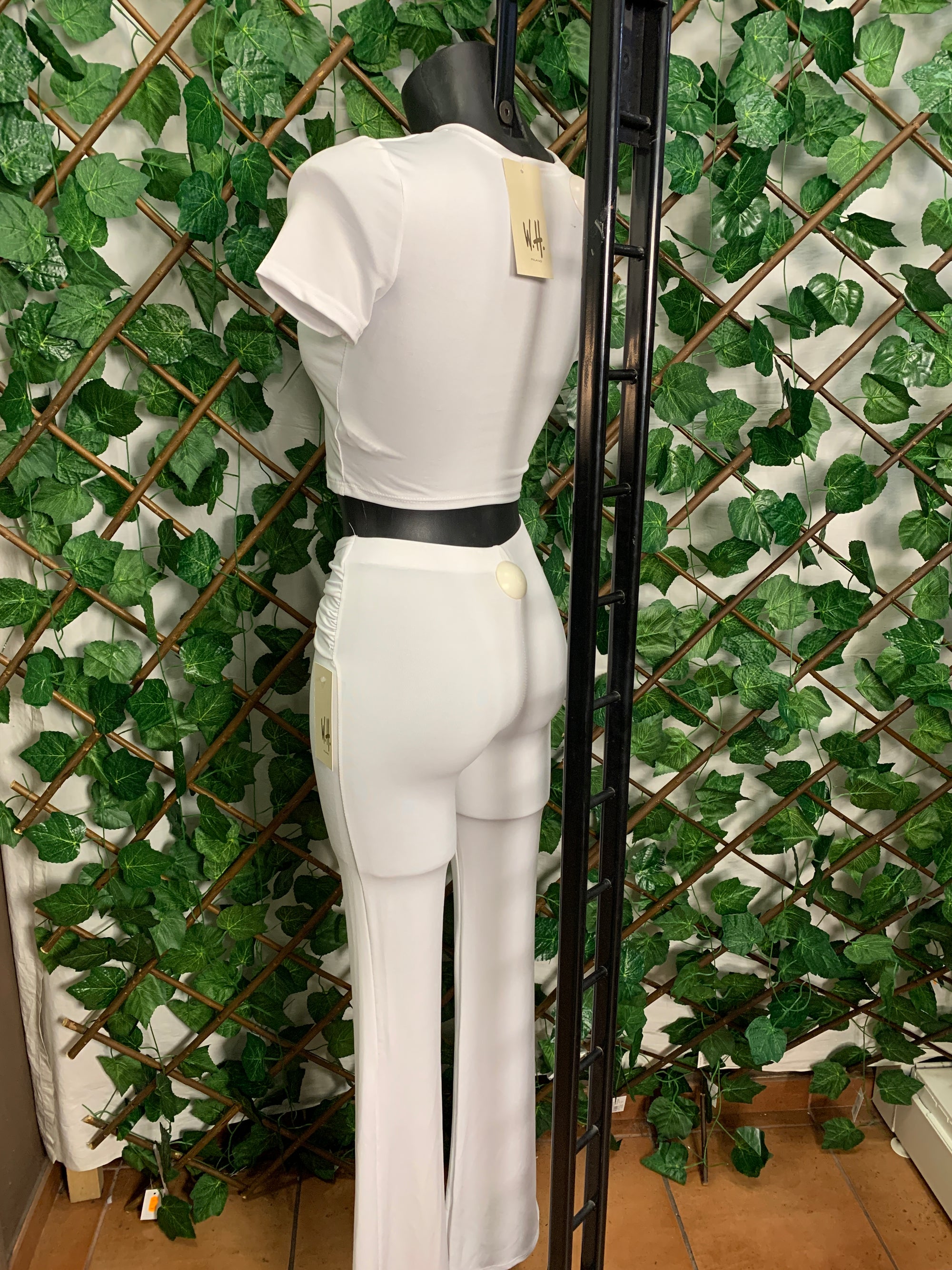 Completo Crop Top e pantalone a zampa con dettaglio dorato