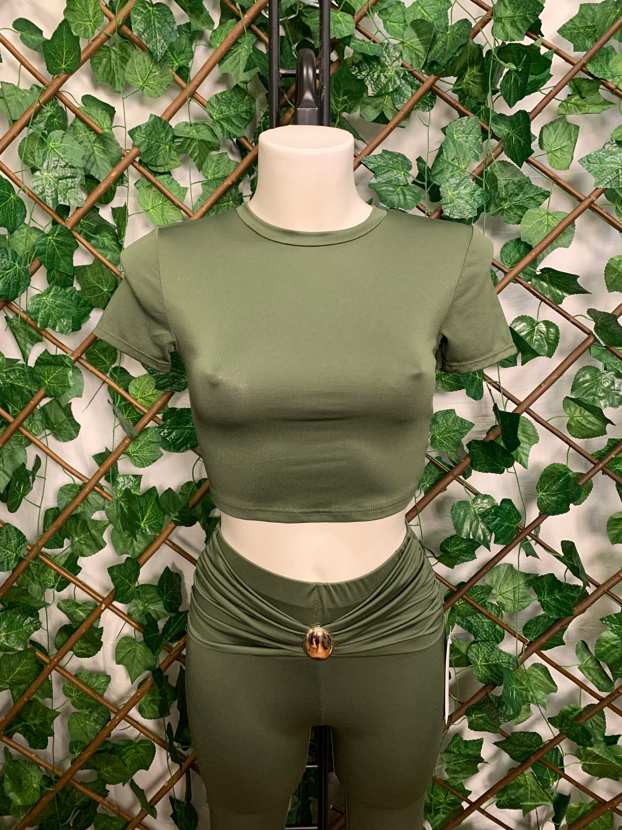 Completo Crop Top e pantalone a zampa con dettaglio dorato