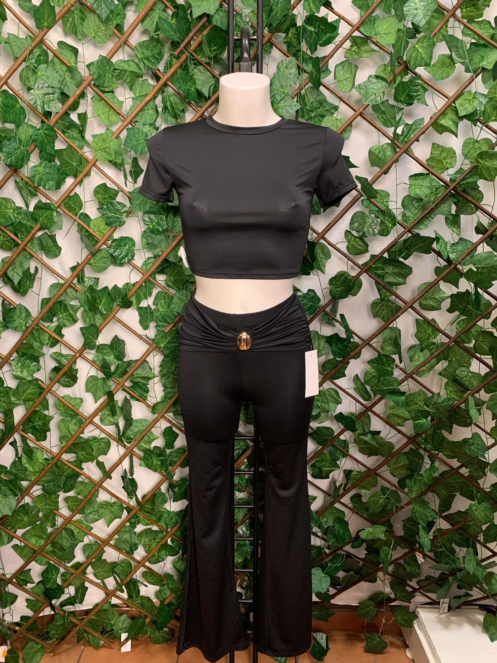 Completo Crop Top e pantalone a zampa con dettaglio dorato