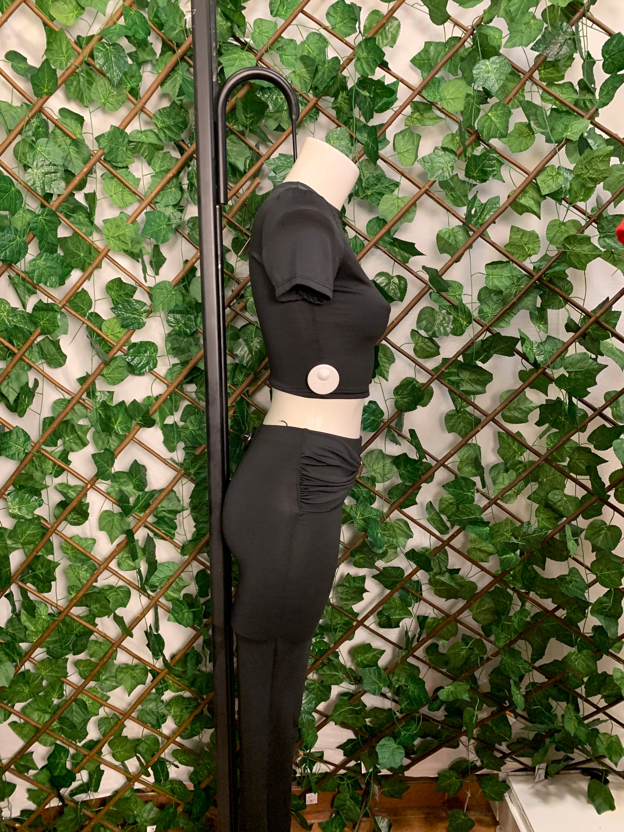 Completo Crop Top e pantalone a zampa con dettaglio dorato