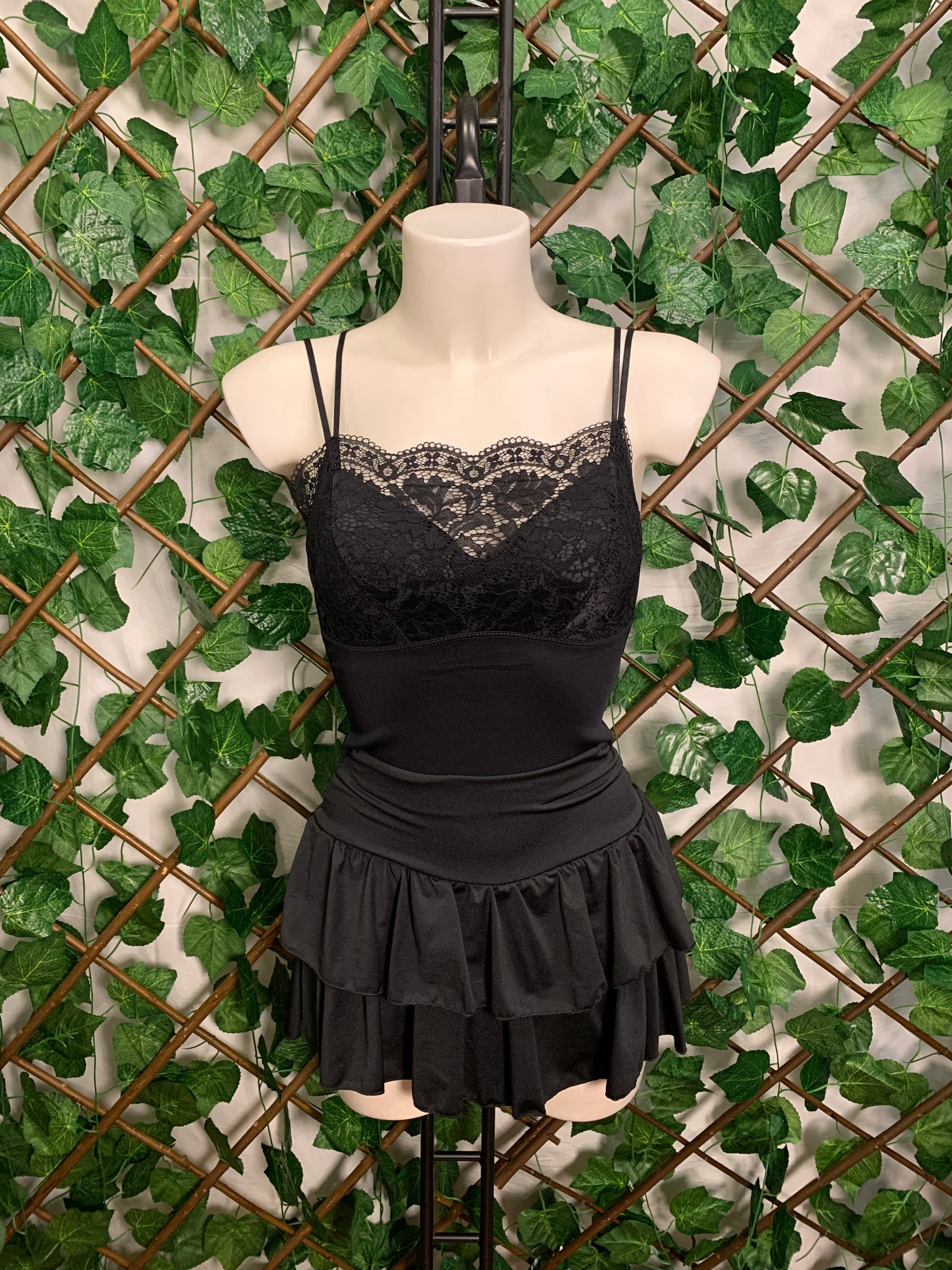Top in pizzo in nero e bianco | TU