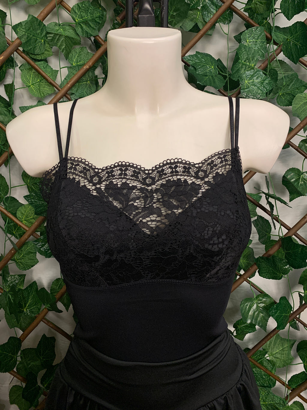 Top in pizzo in nero e bianco | TU