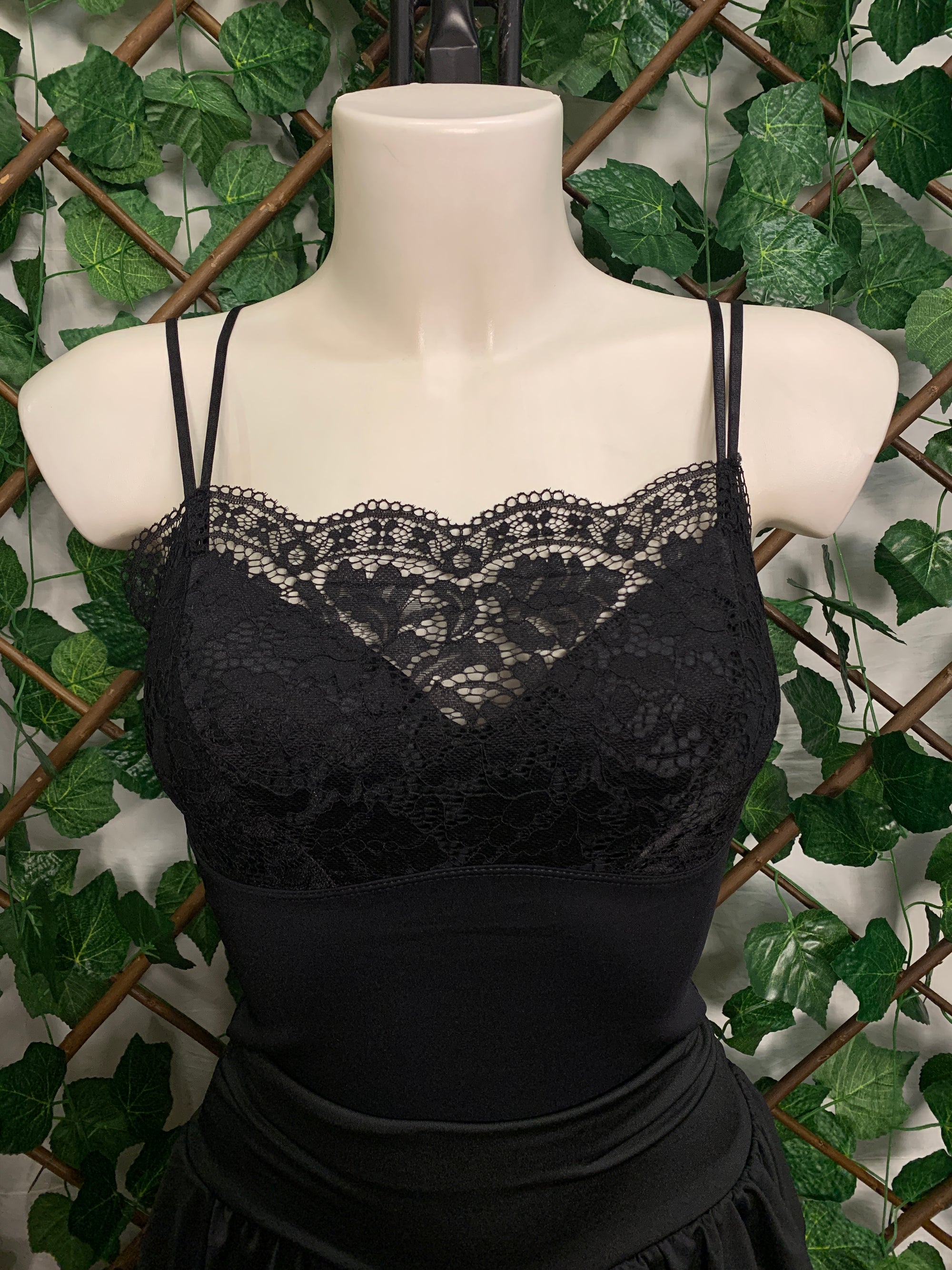Top in pizzo in nero e bianco | TU
