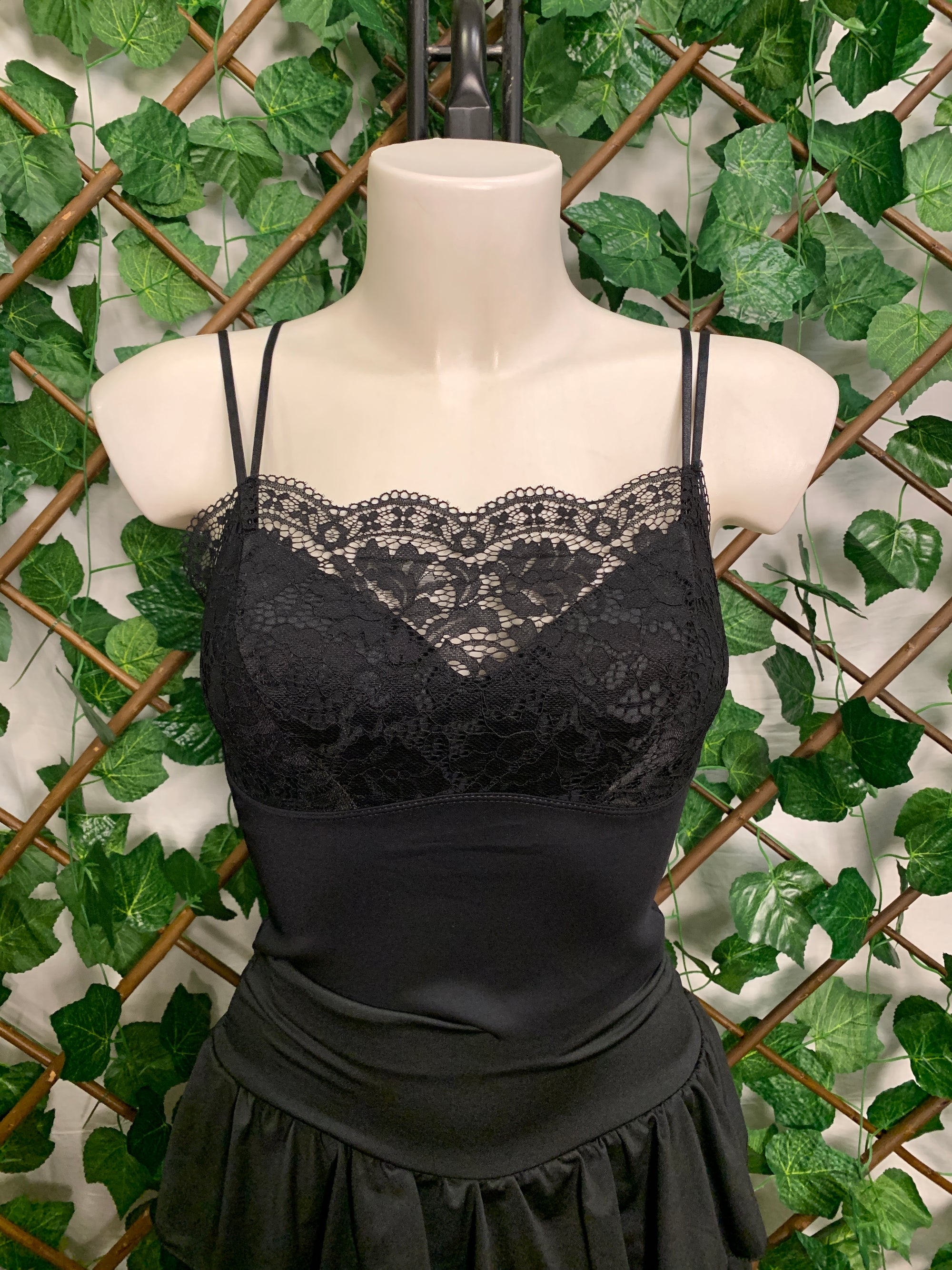 Top in pizzo in nero e bianco | TU
