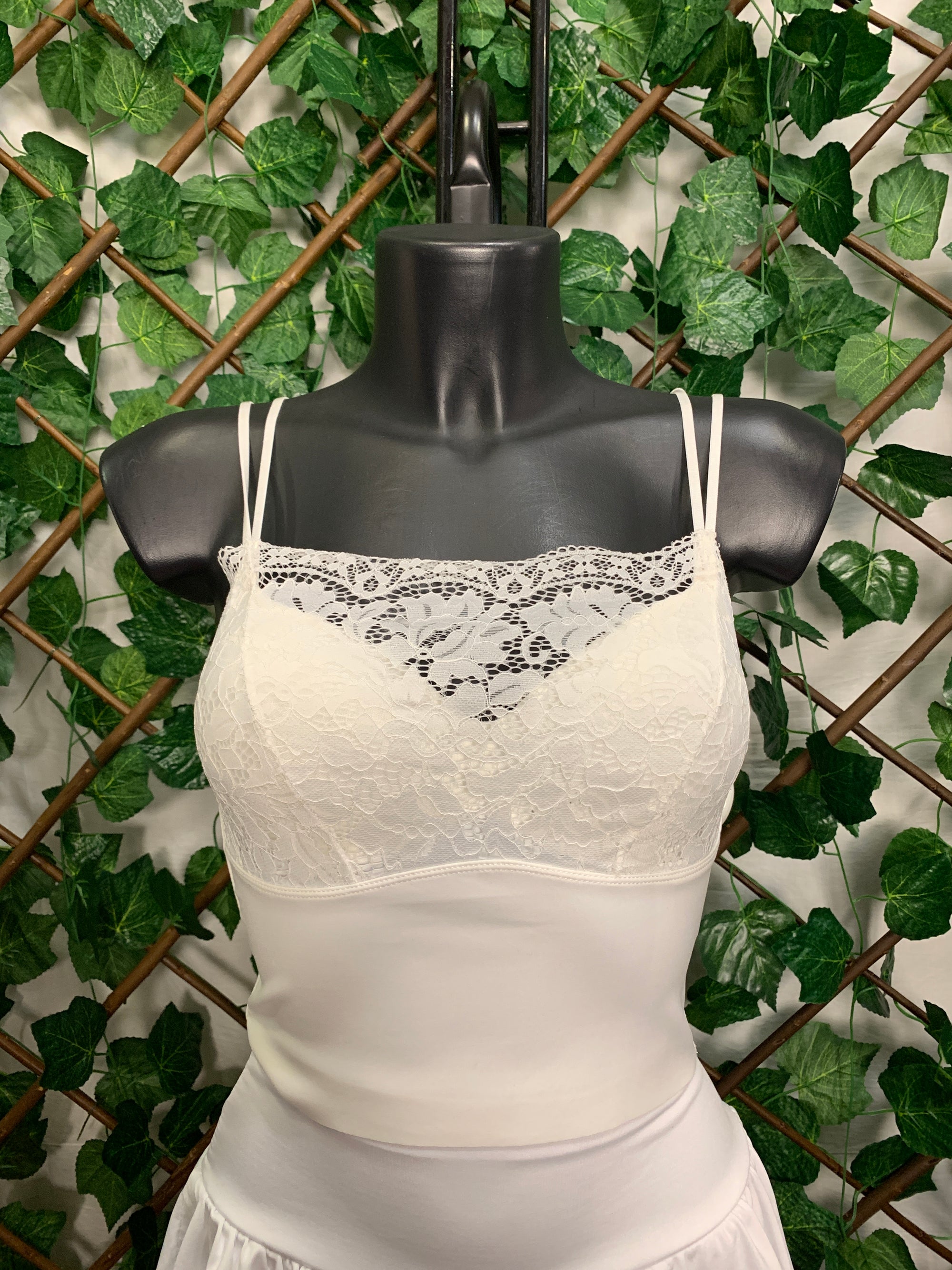 Top in pizzo in nero e bianco | TU