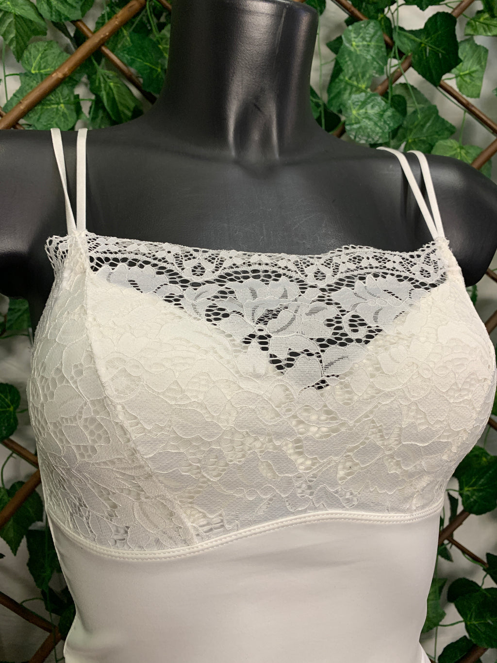 Top in pizzo in nero e bianco | TU