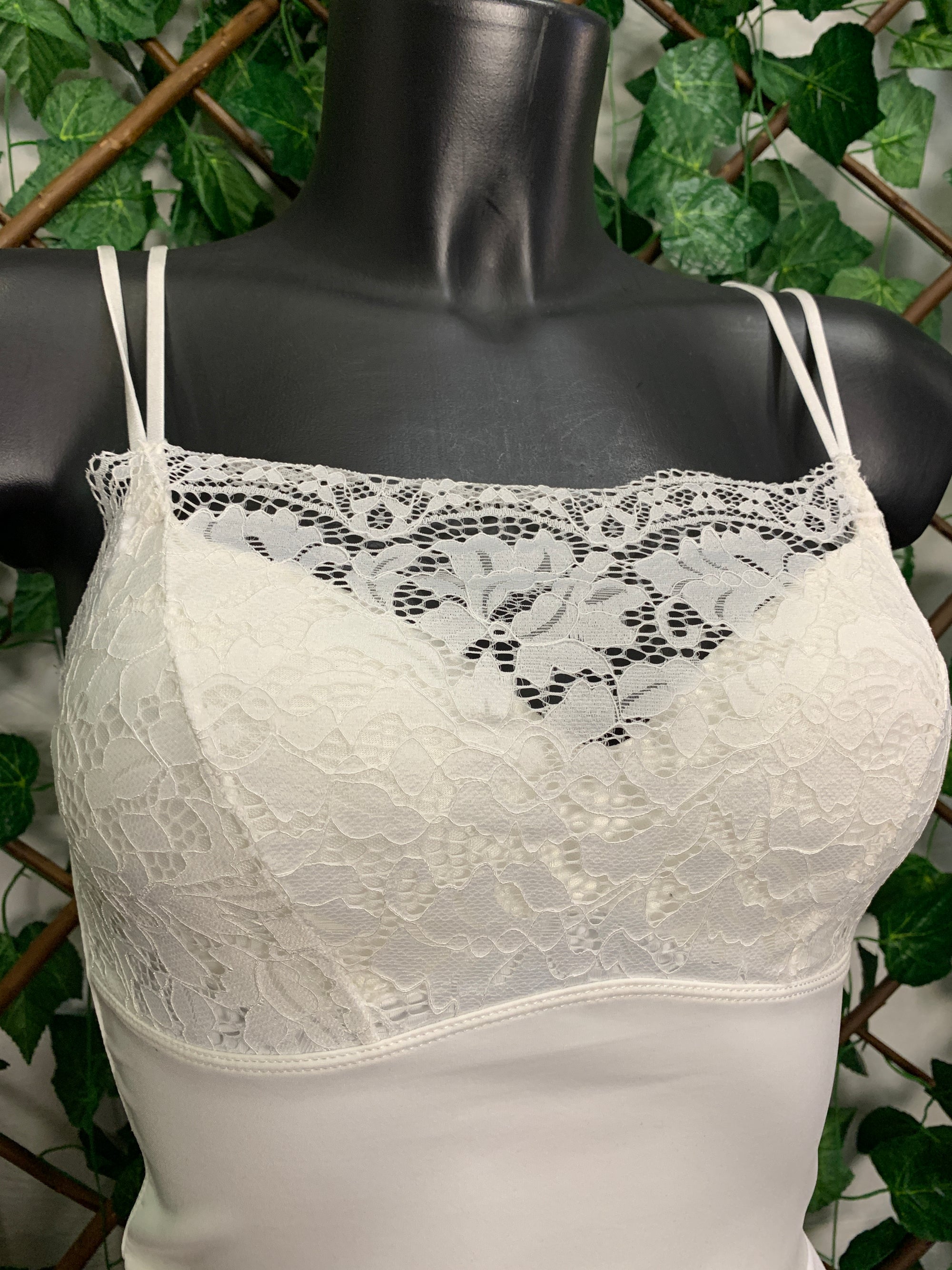 Top in pizzo in nero e bianco | TU