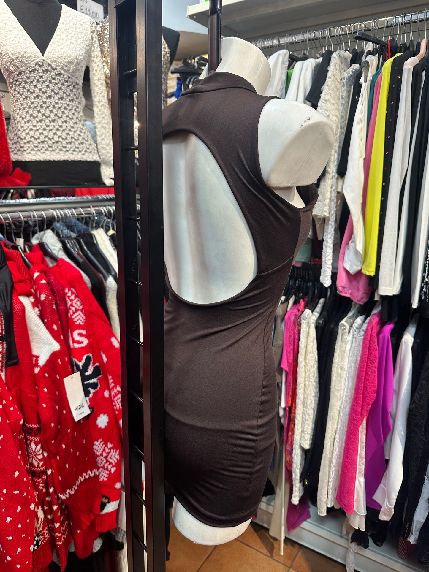 Mini Dress Backless a Collo Alto – Seduzione Minimal