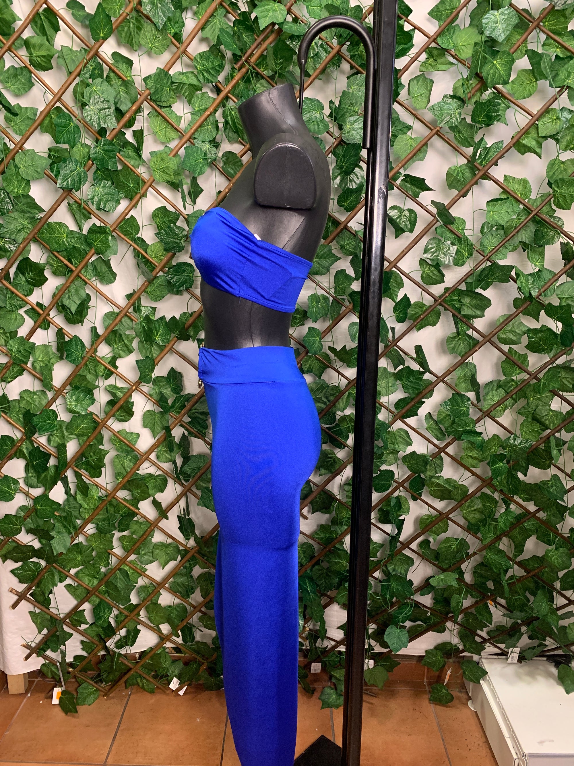 Completo Elegante con Top e Gonna – Dettaglio Oro al Centro | TU