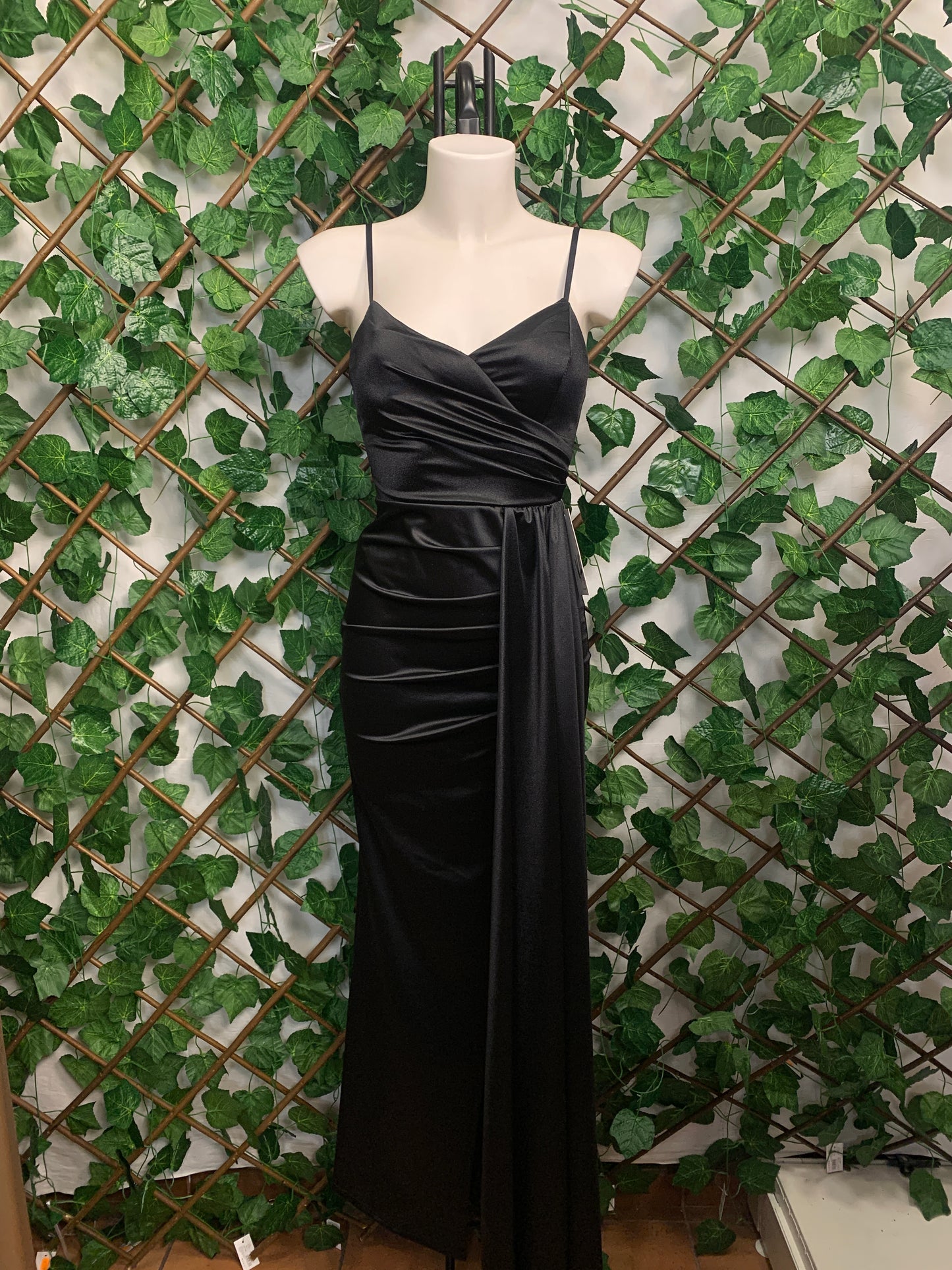 High-slit formal dress in various colors | TU