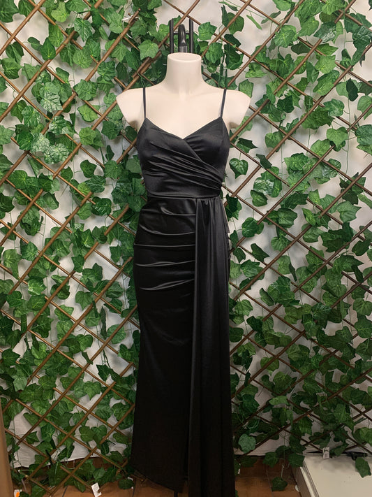 High-slit formal dress in various colors | TU