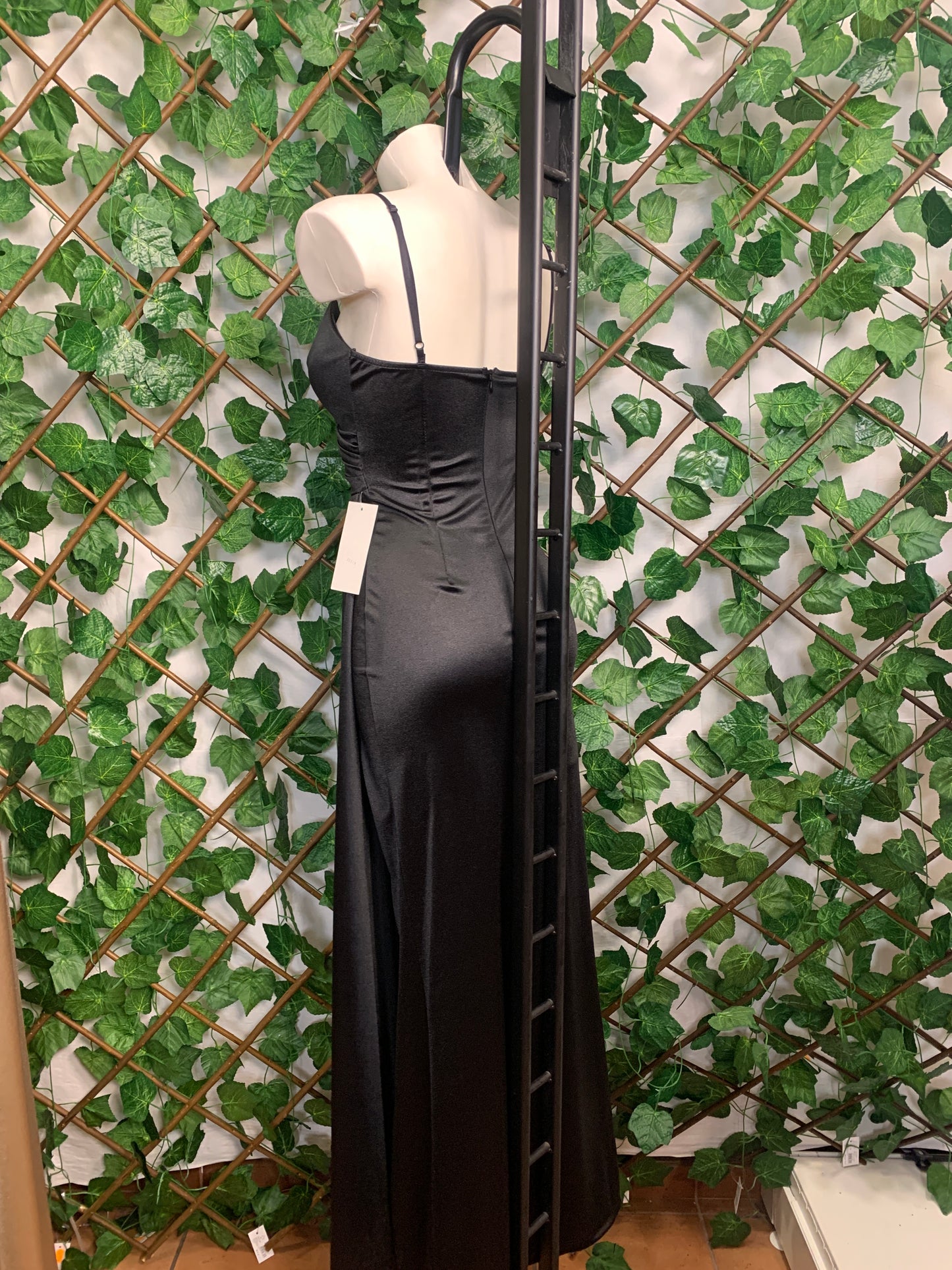 High-slit formal dress in various colors | TU