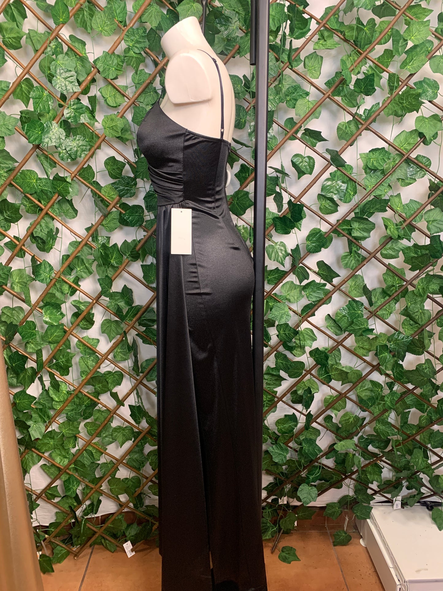 High-slit formal dress in various colors | TU