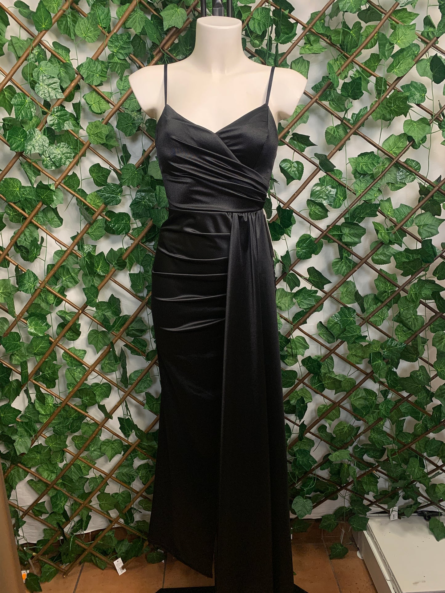 High-slit formal dress in various colors | TU