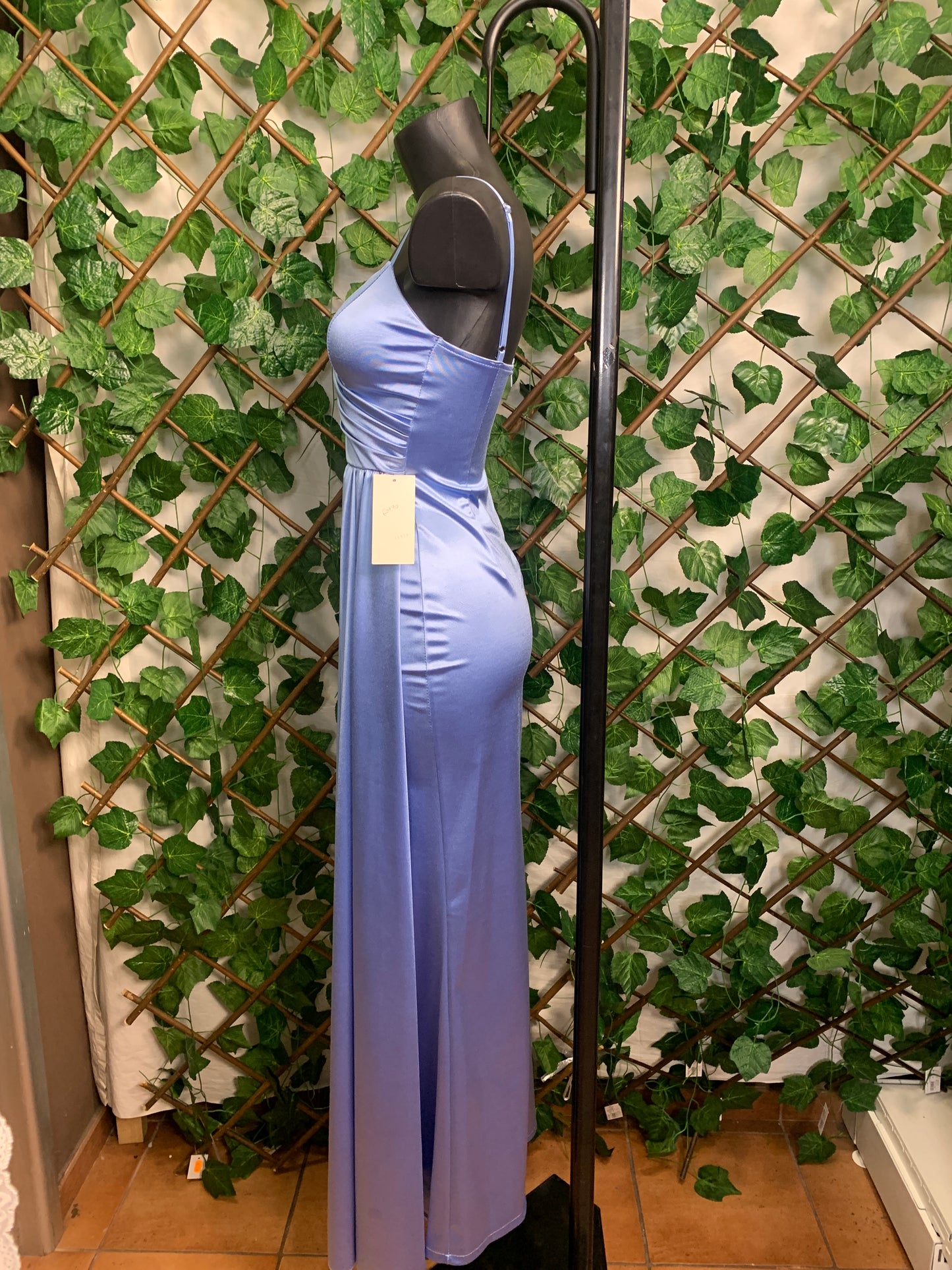 High-slit formal dress in various colors | TU