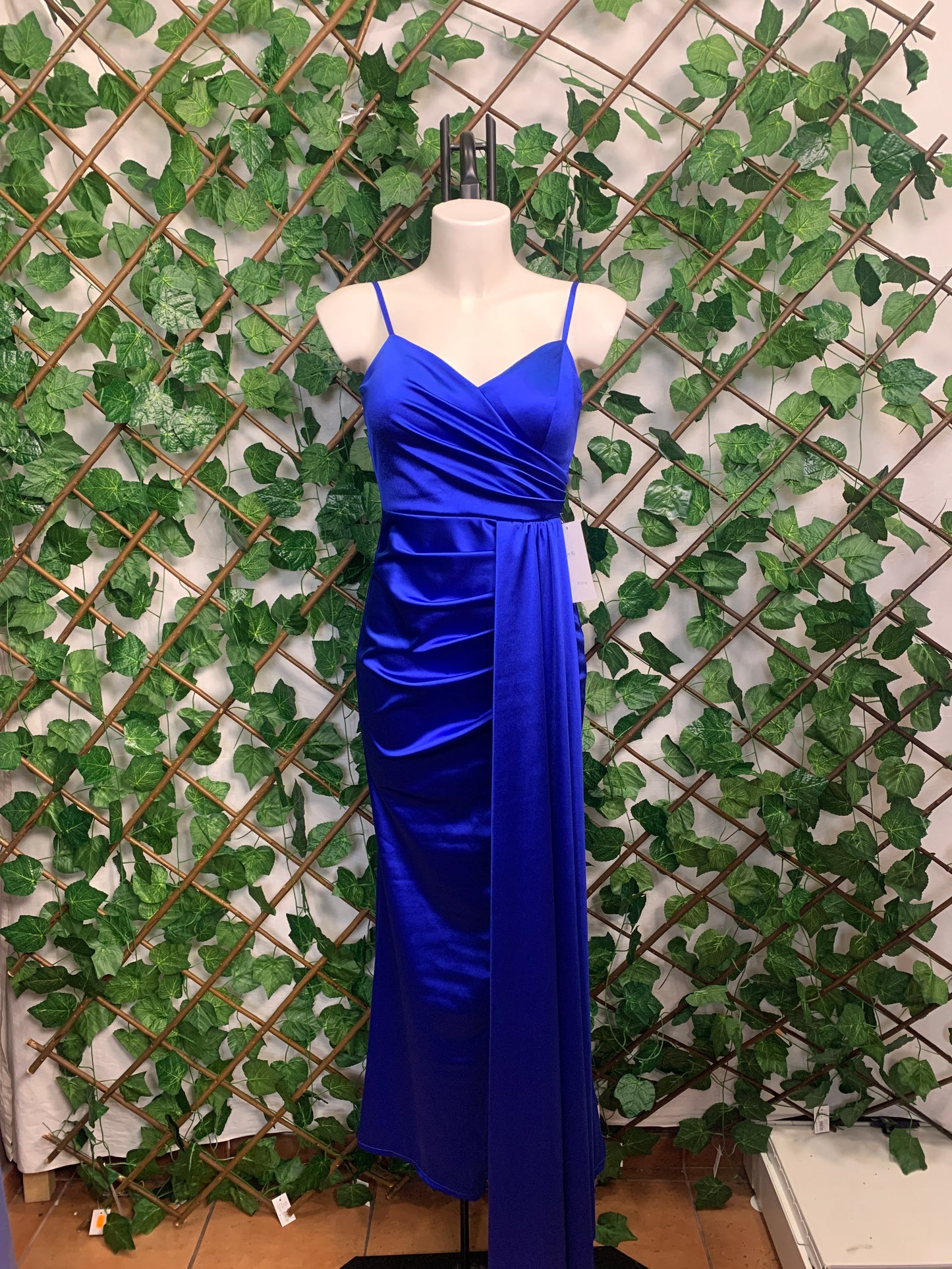 High-slit formal dress in various colors | TU