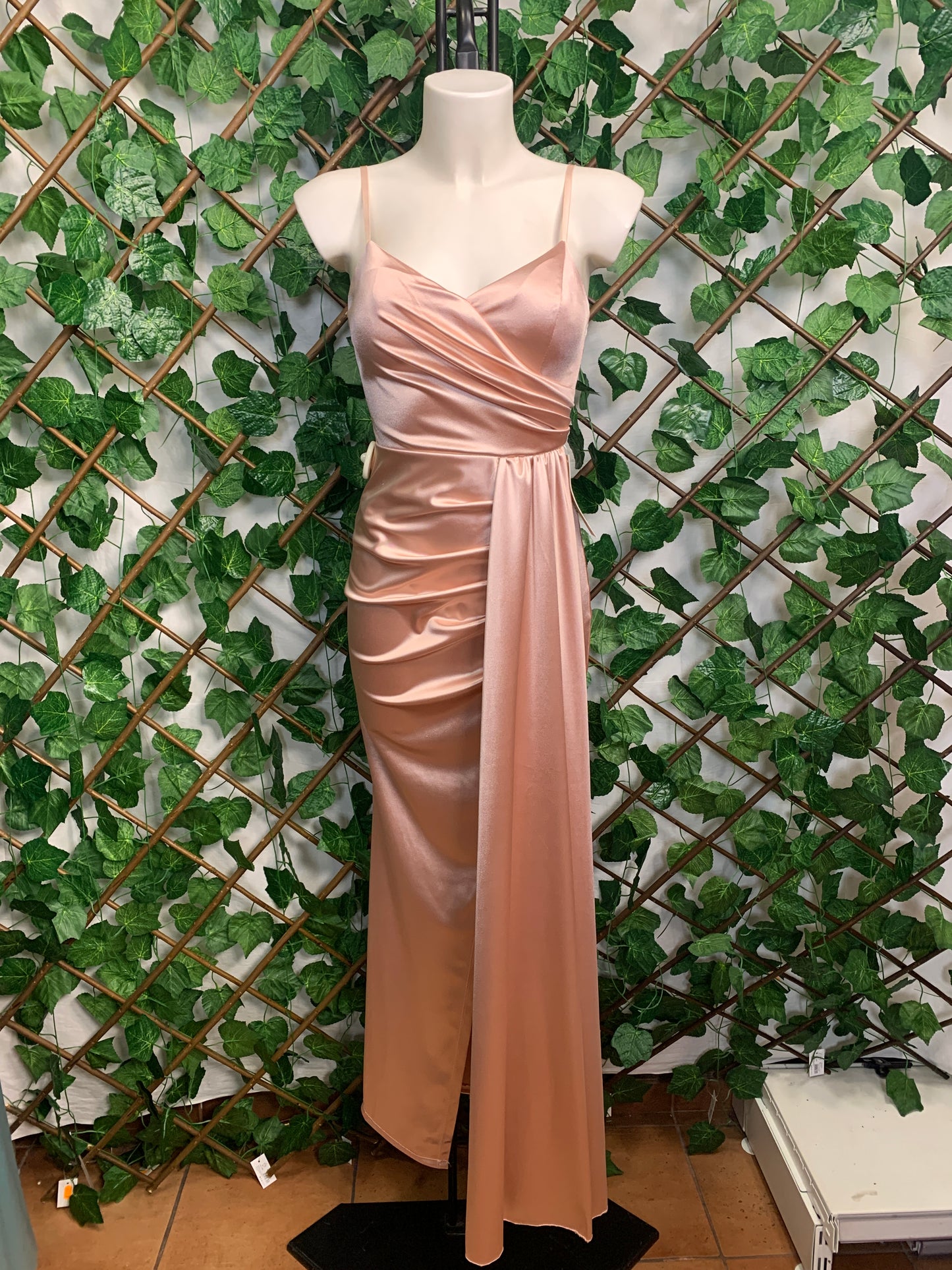 High-slit formal dress in various colors | TU