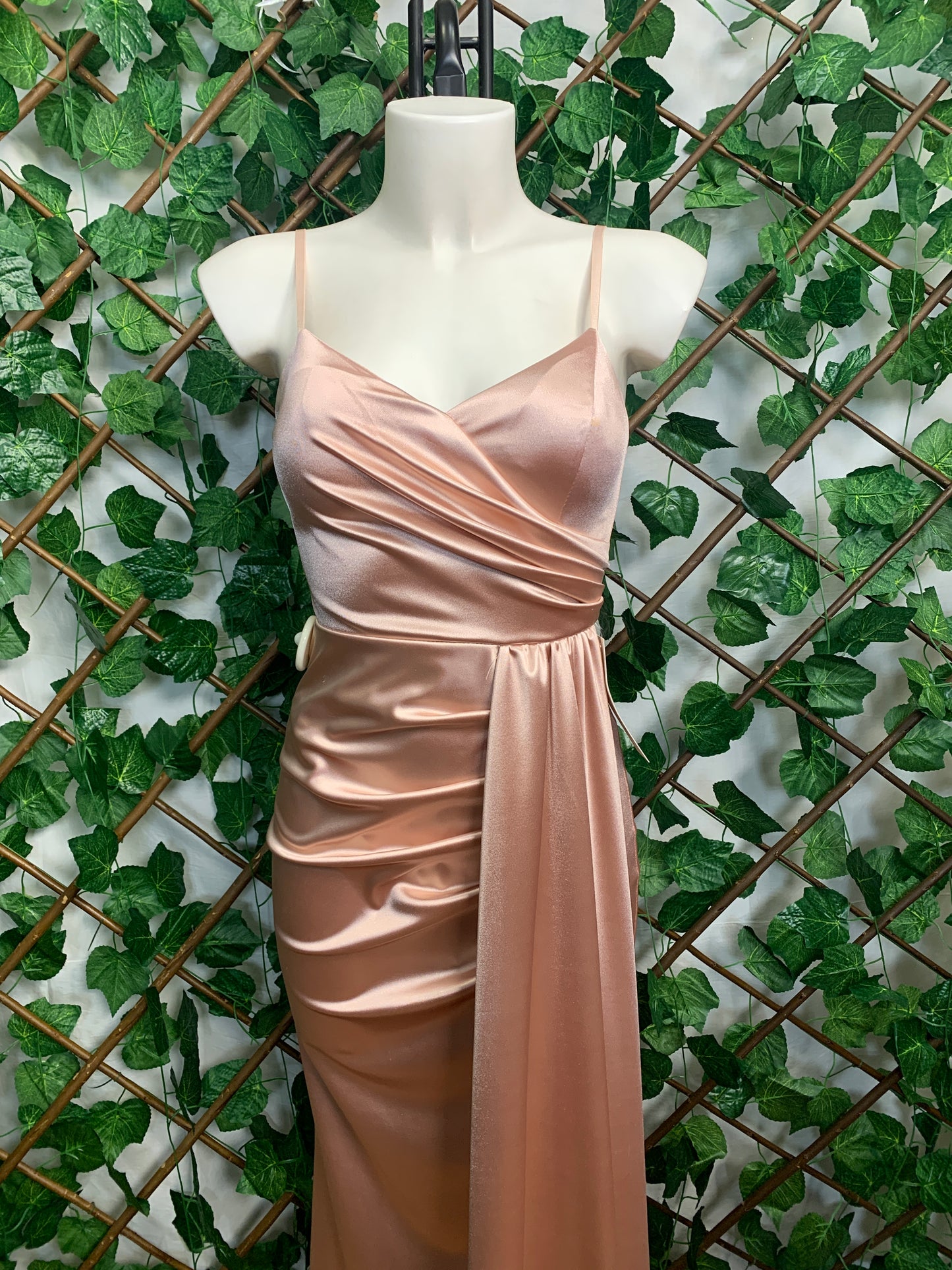 High-slit formal dress in various colors | TU