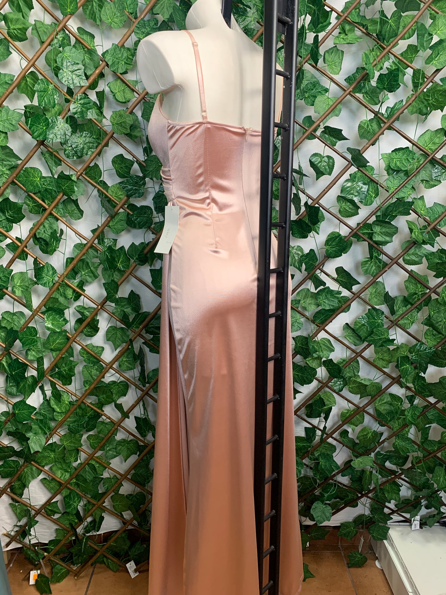 High-slit formal dress in various colors | TU