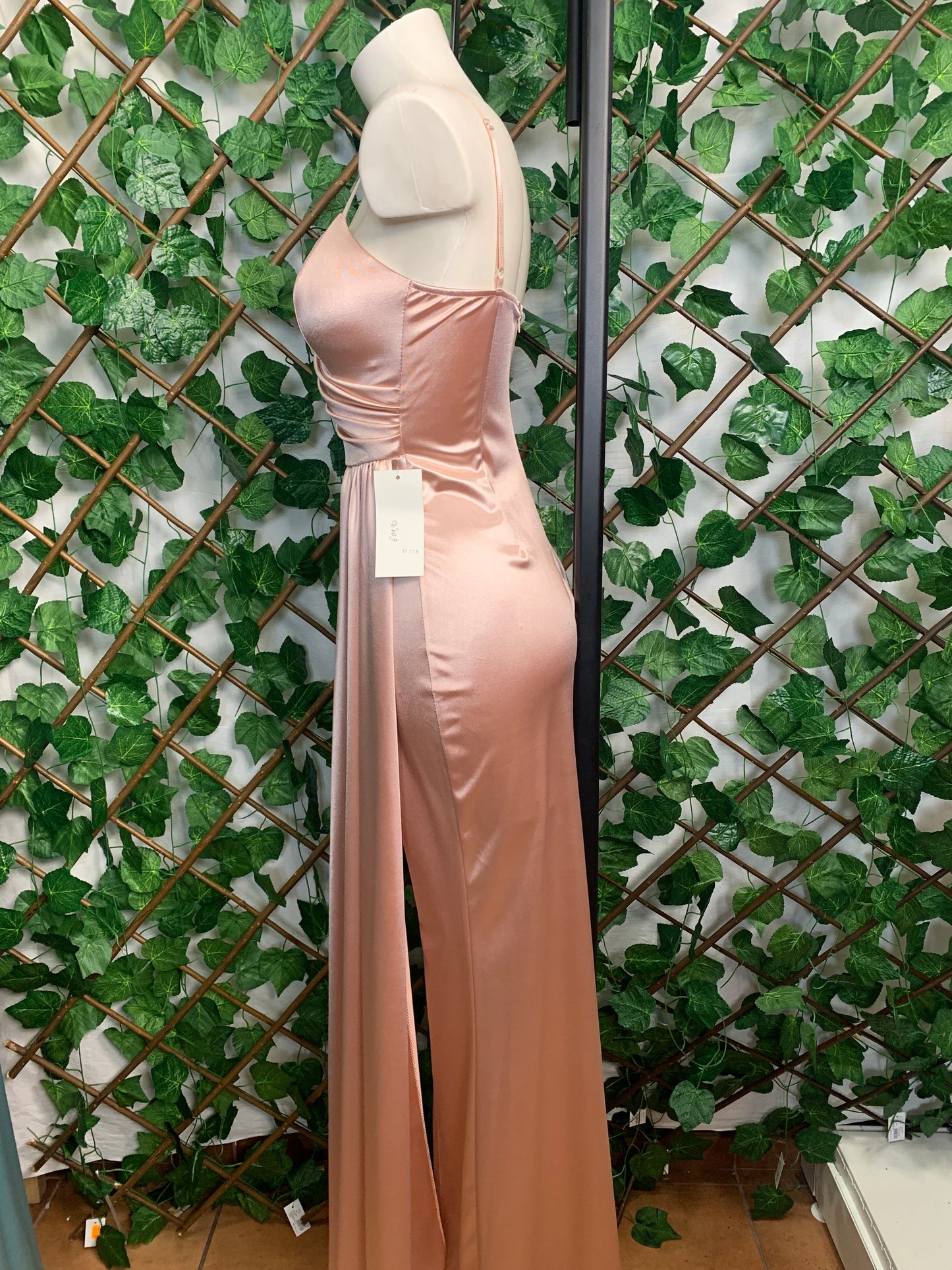 High-slit formal dress in various colors | TU