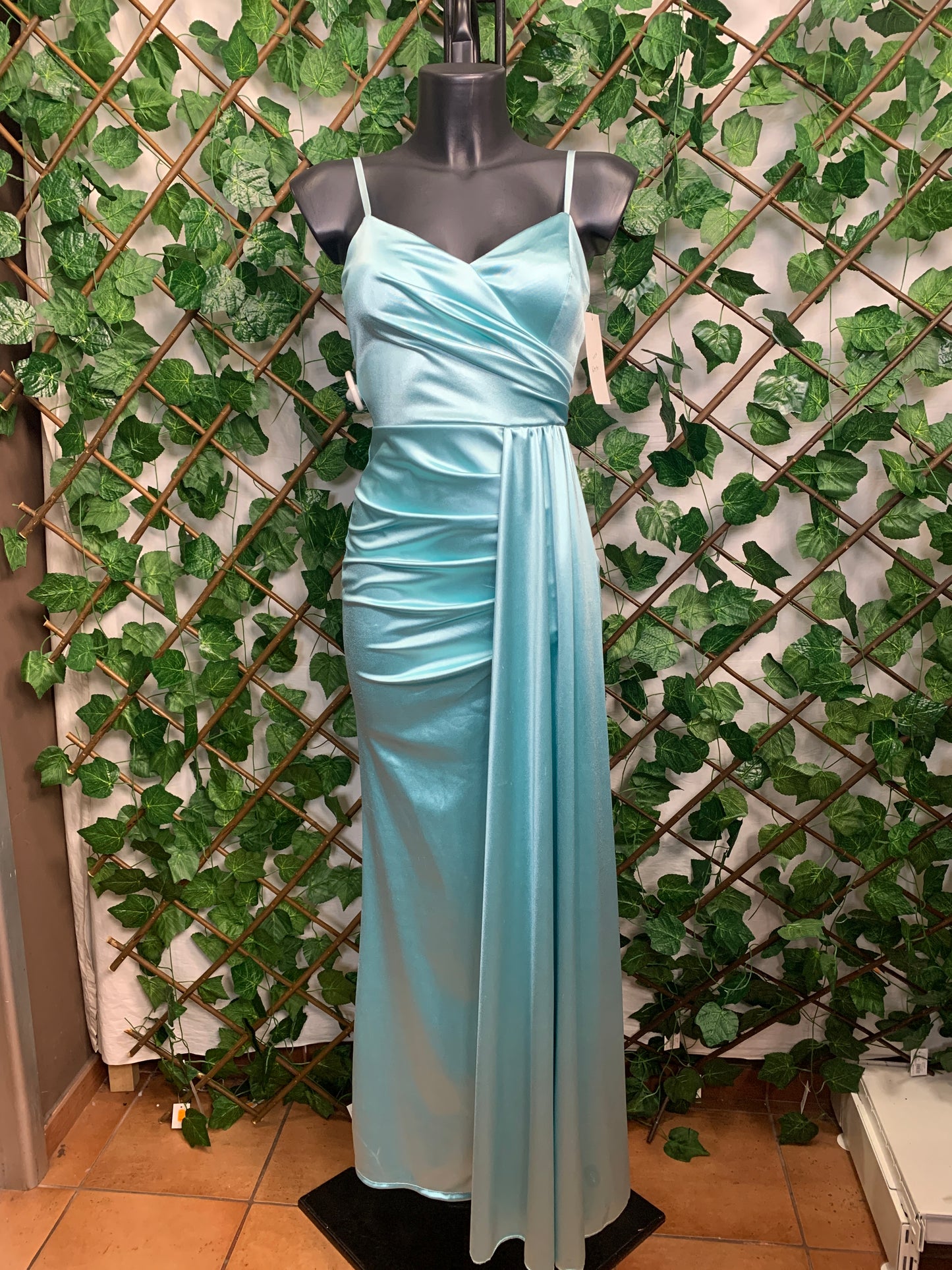 High-slit formal dress in various colors | TU