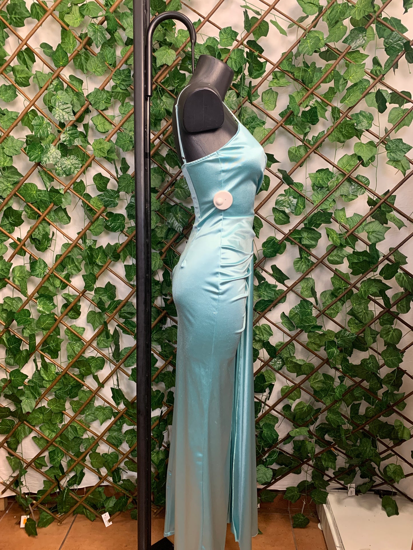 High-slit formal dress in various colors | TU