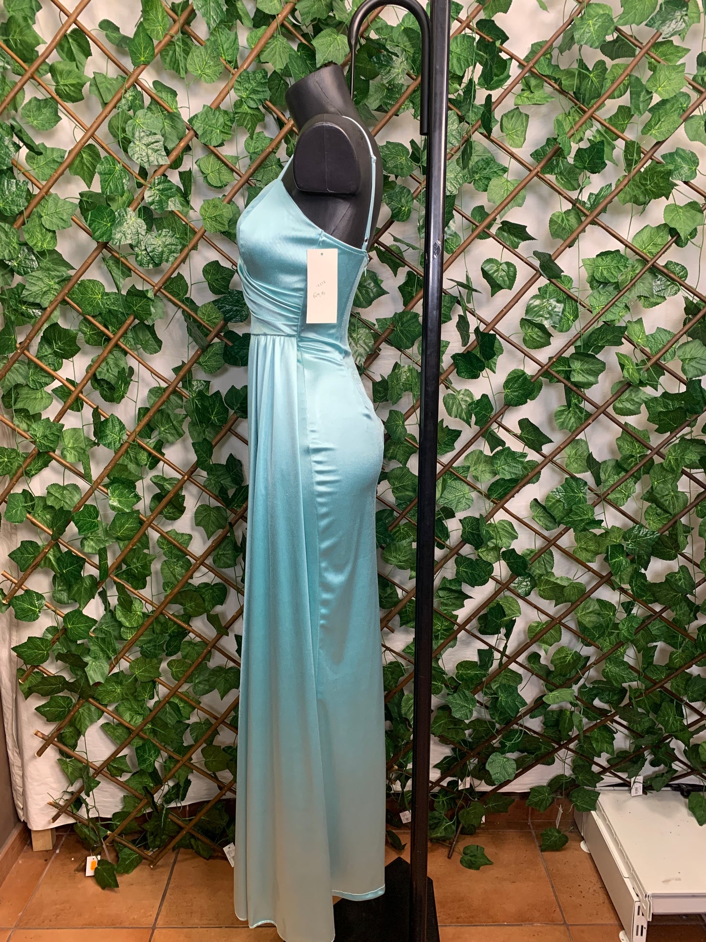 High-slit formal dress in various colors | TU