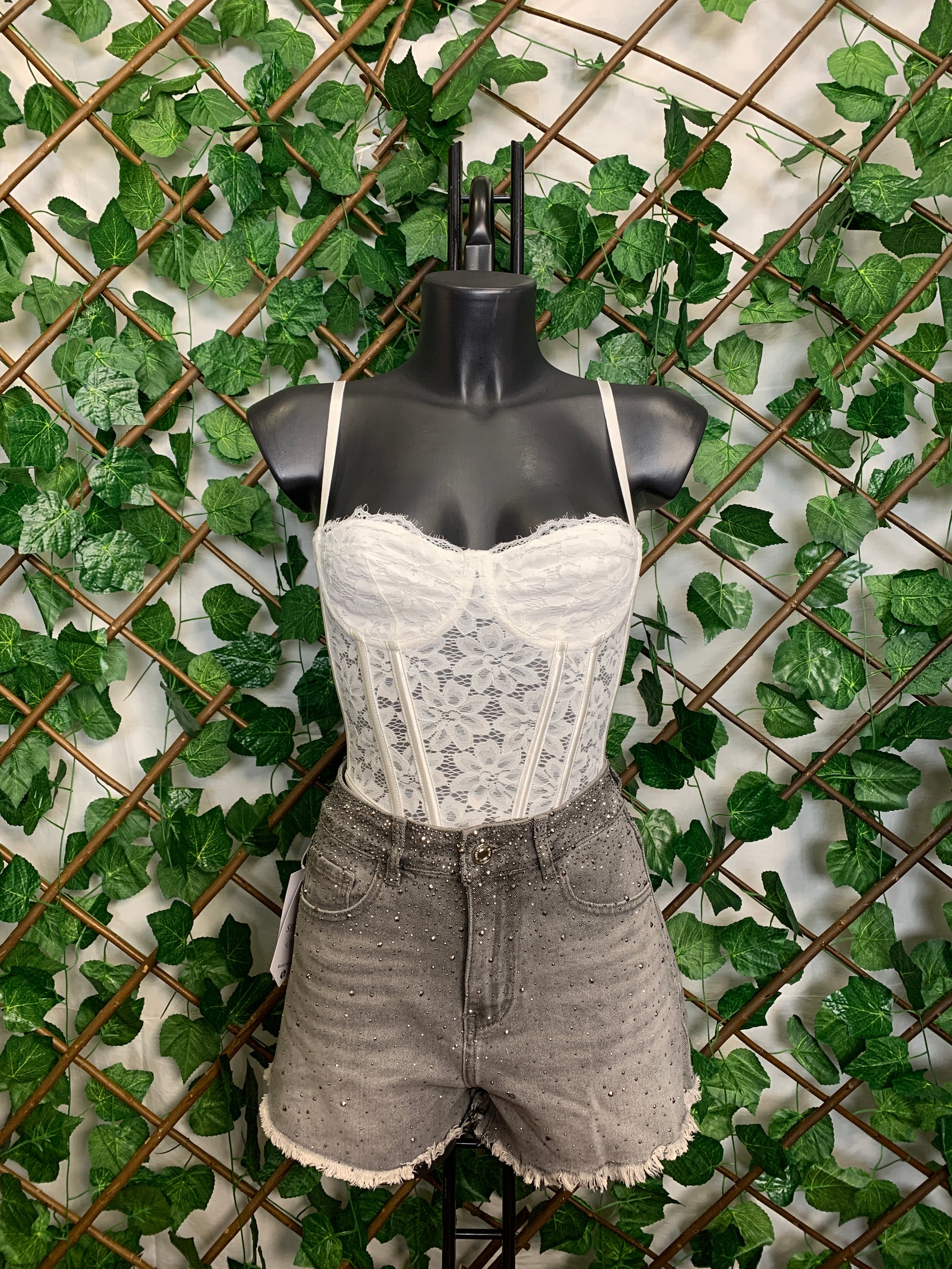 Pantaloncino di jeans grigio con brillantini