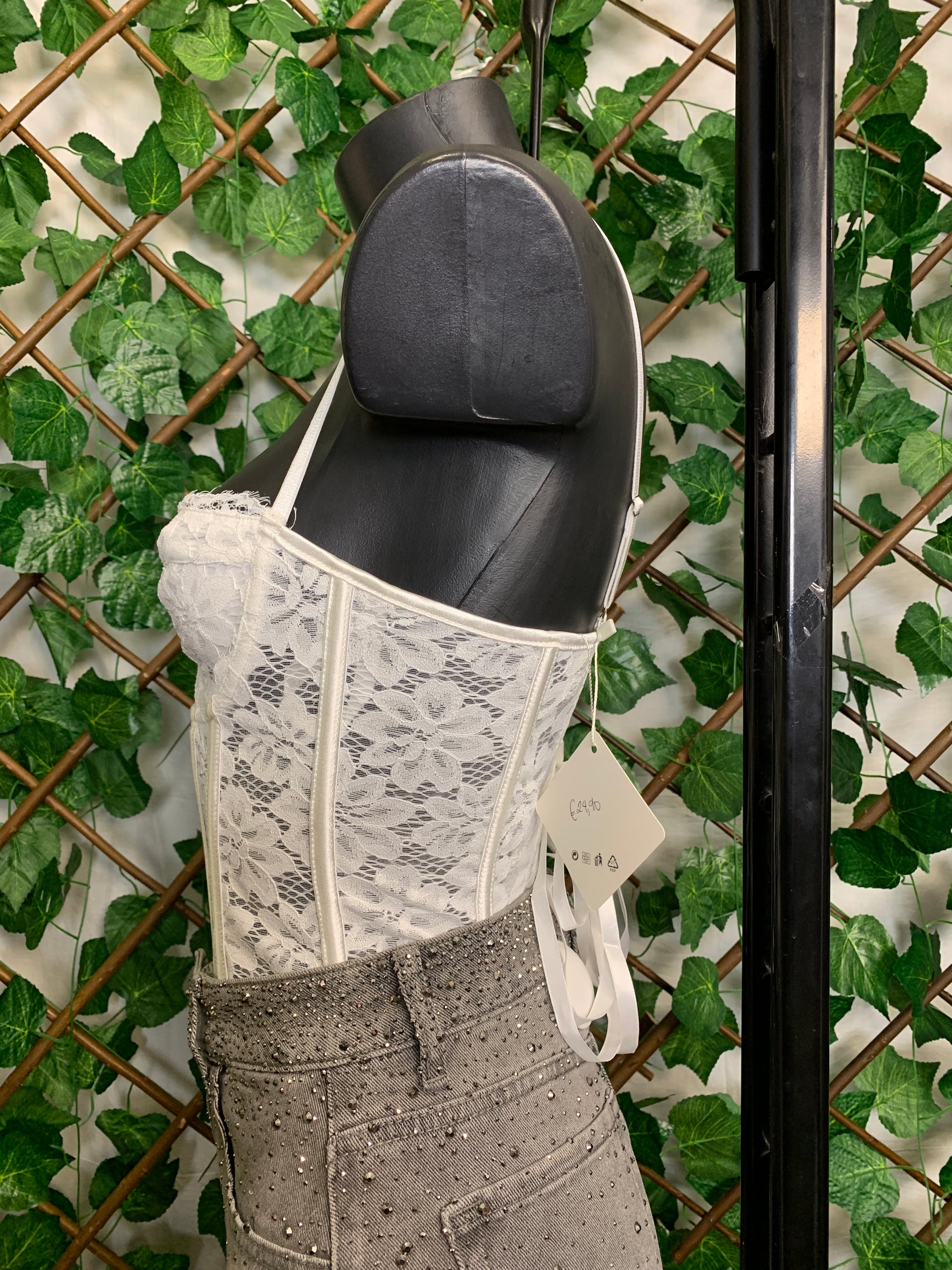 Pantaloncino di jeans grigio con brillantini