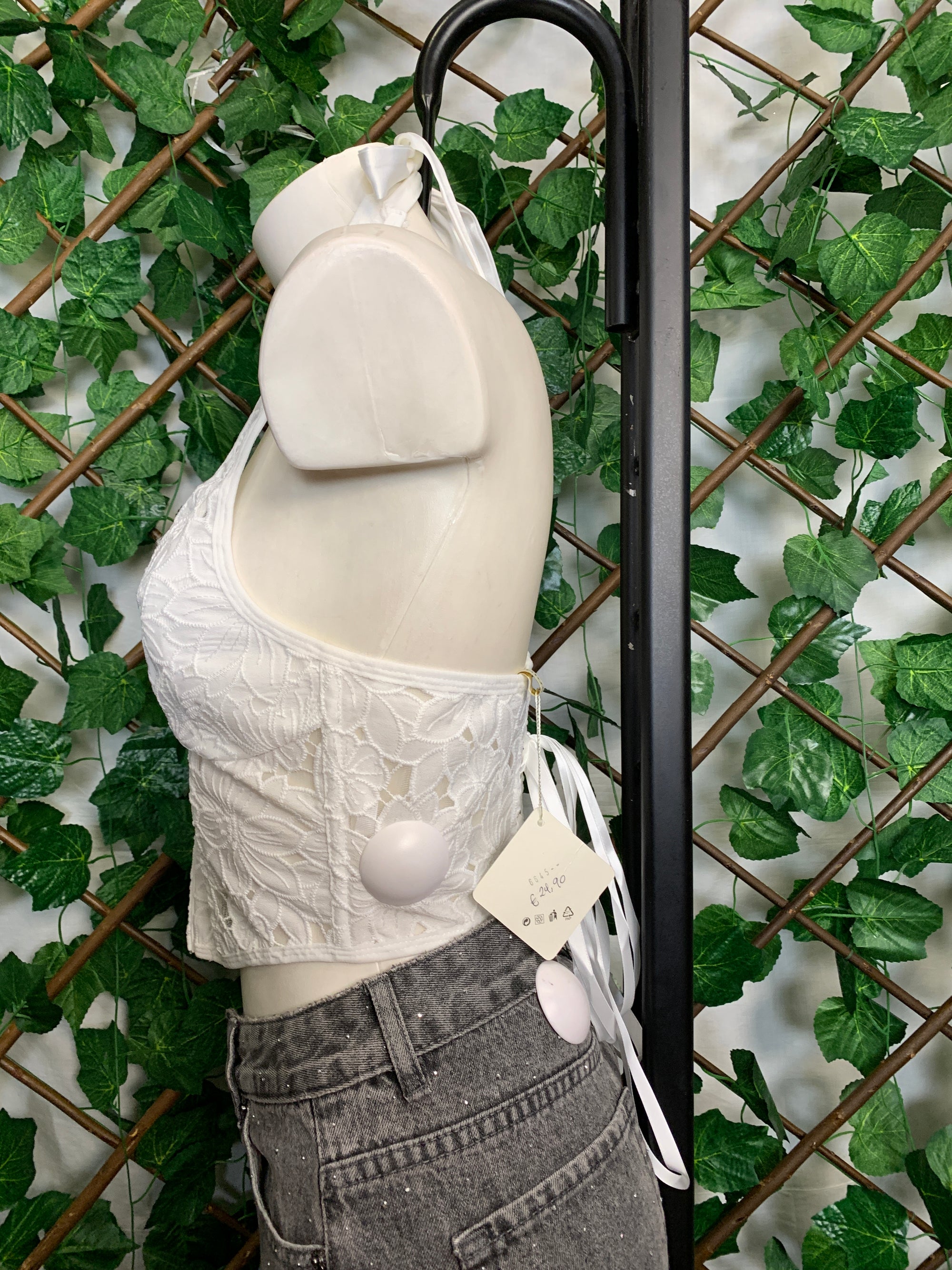 Top in pizzo con scollo all'americana