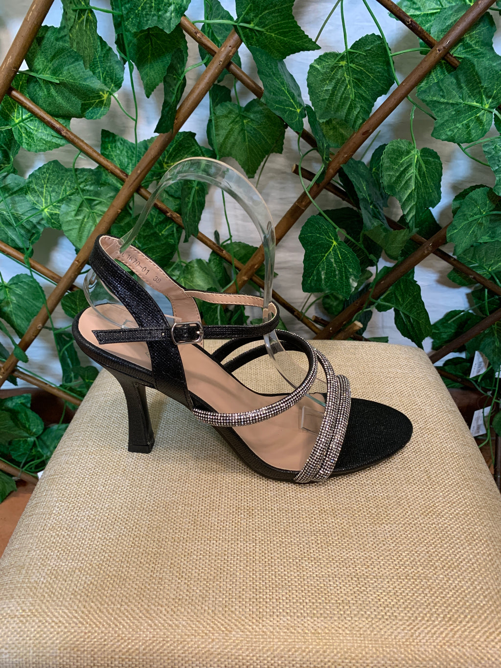 Sandali neri in raso con strass