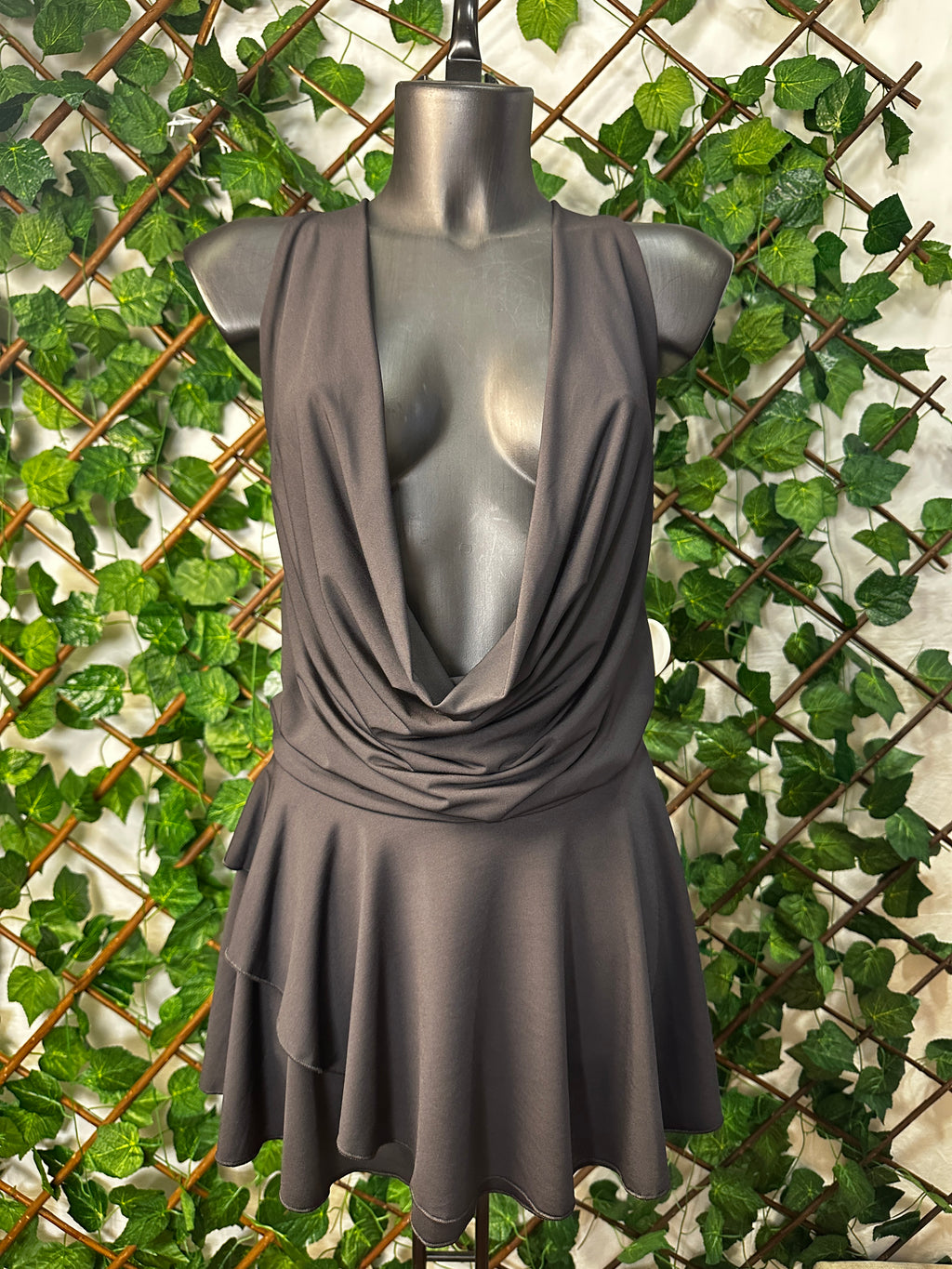 Vestito Scollatura Cascata – Effetto Drappeggio e Gonna Svasata | Taglia Unica
