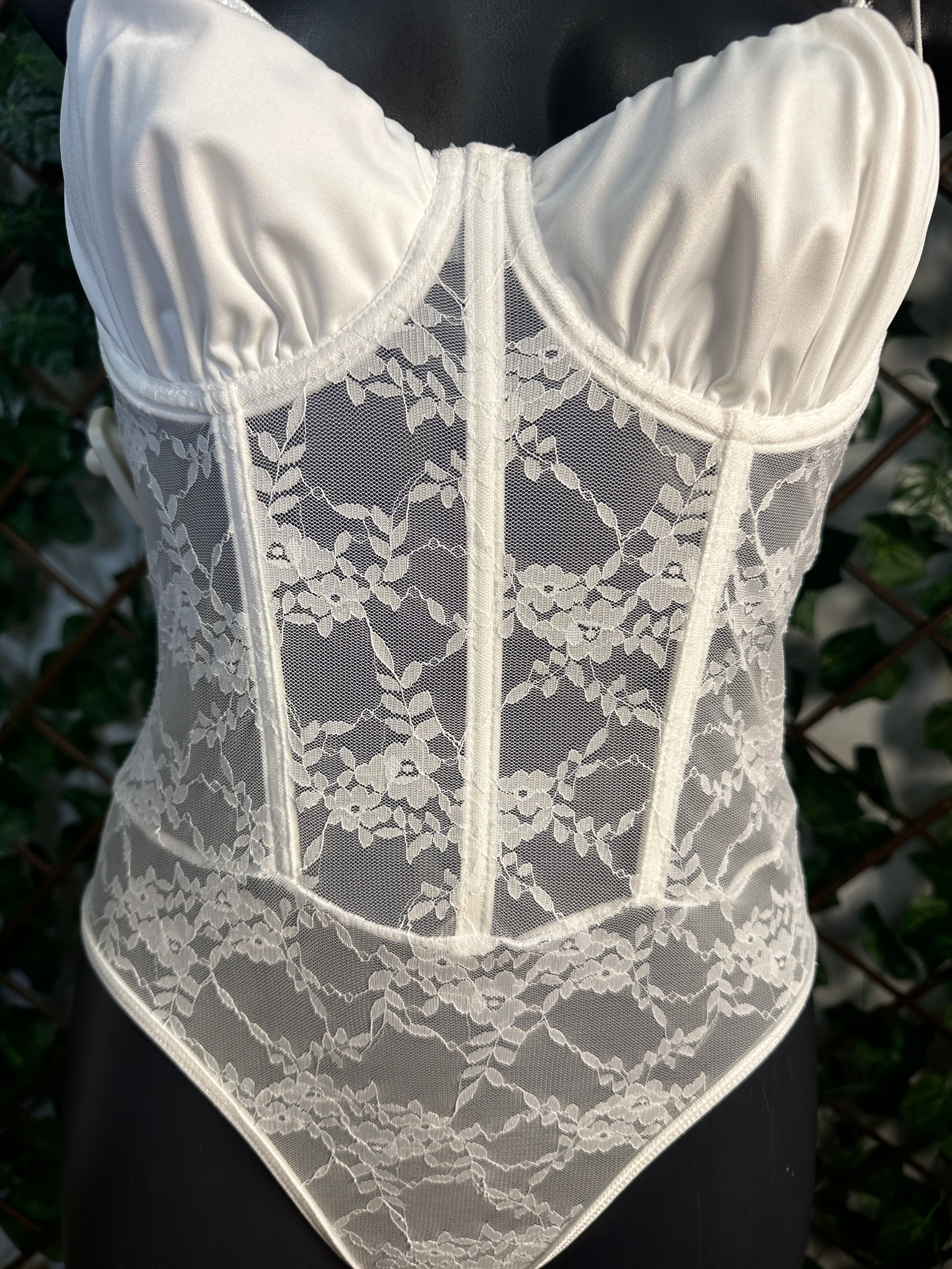 BODY LUXE | Corsetto Sexy in Pizzo Nero – Effetto Drappeggio | TU