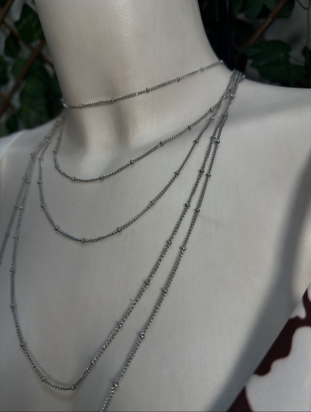 Collana di color oro e argento